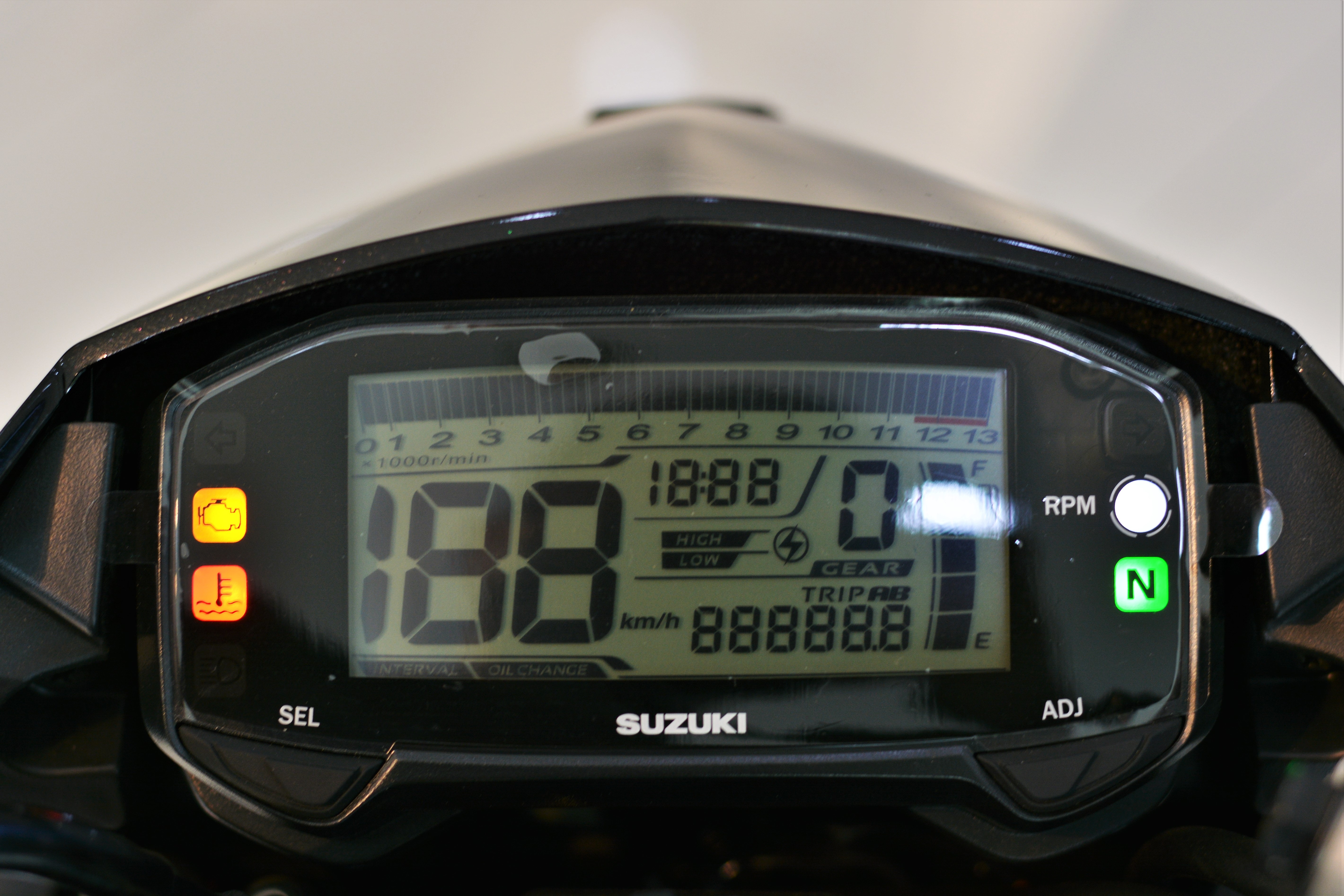 Suzuki Satria F150 chinh hang tai VN anh 4