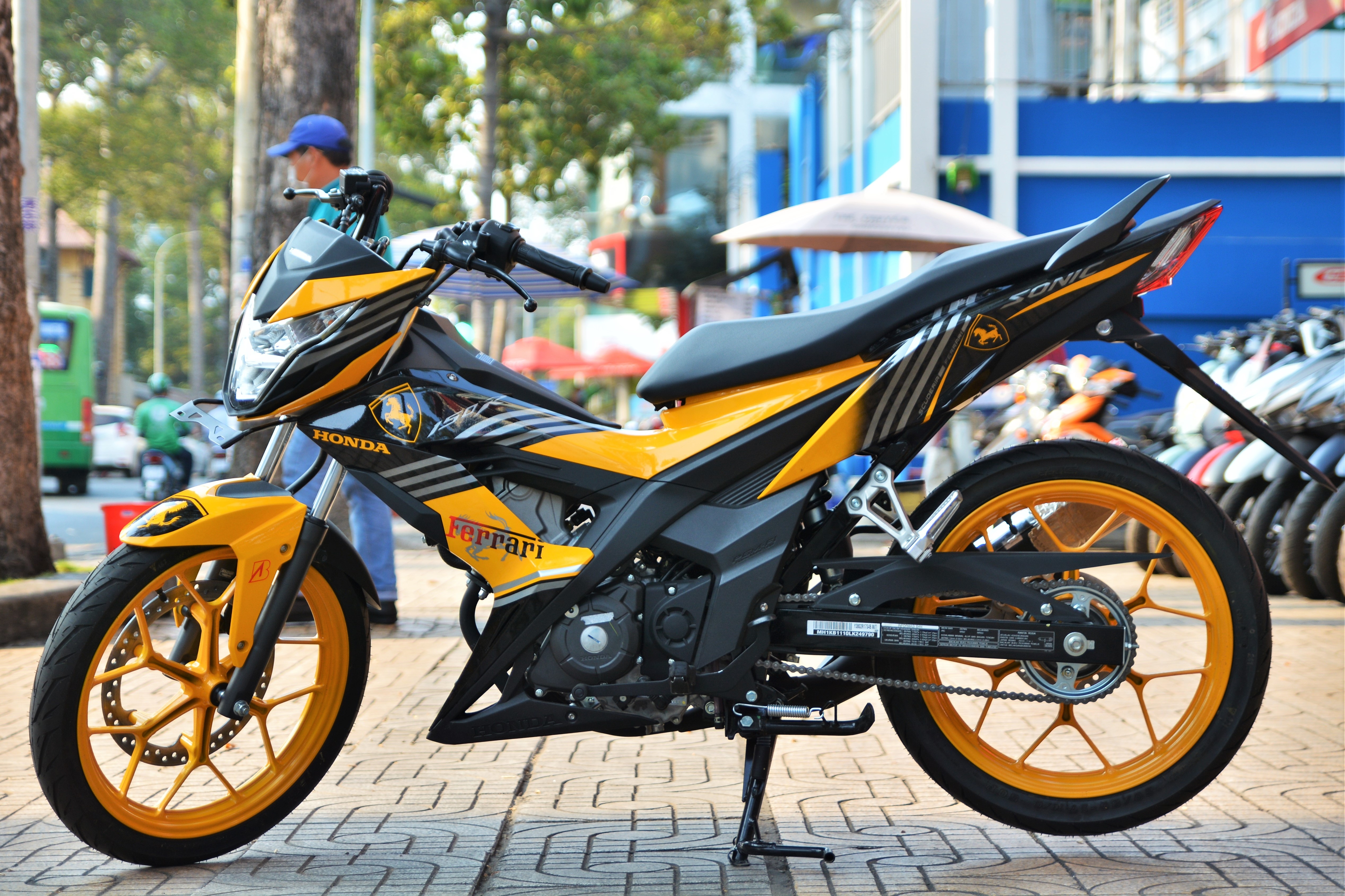 Mua xe con tay 150 cc chon Suzuki Satria chinh hang hay Honda Sonic anh 9