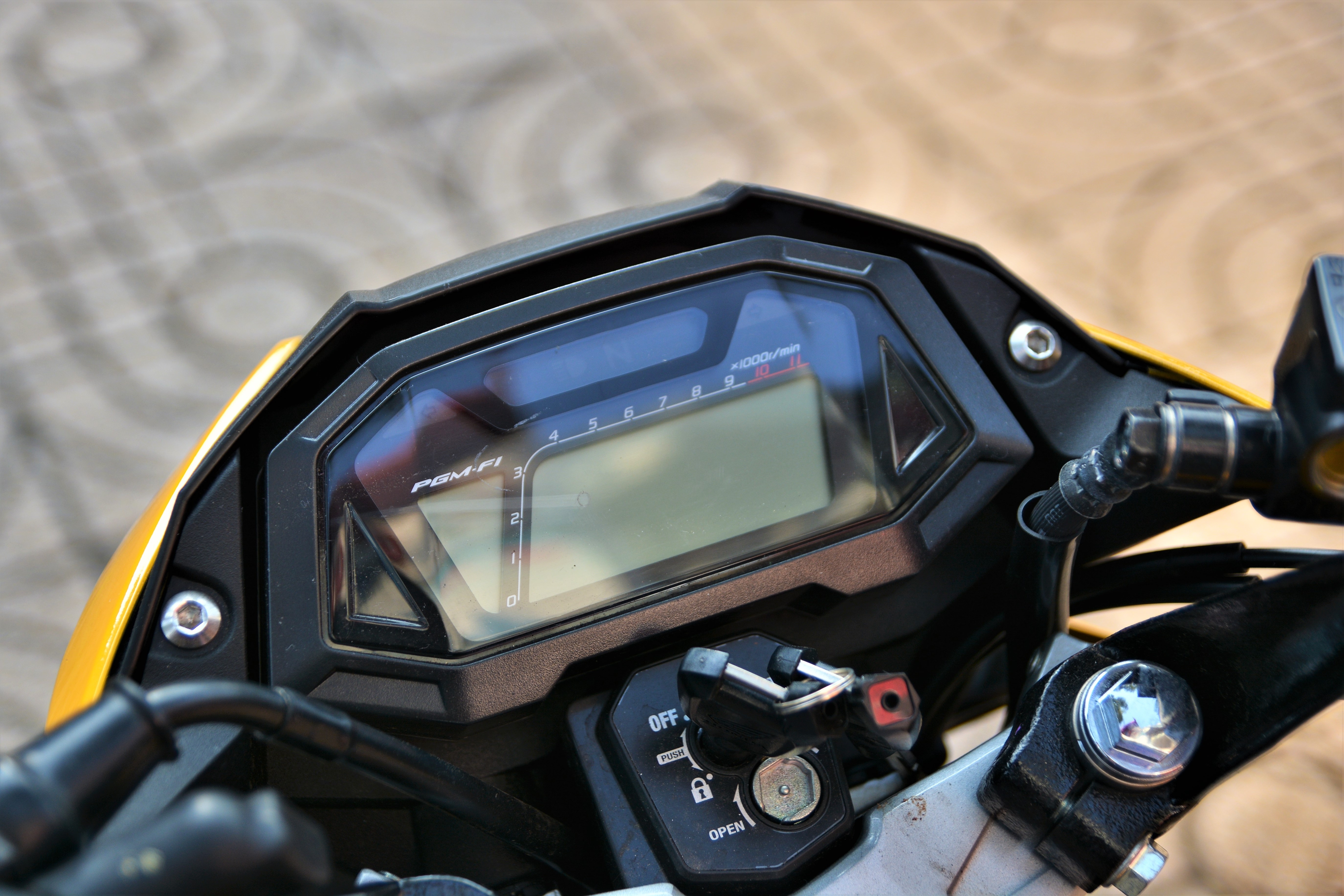 Xe côn tay hyper-underbone chọn Suzuki Satria hay Honda Sonic ảnh 11 Xe con tay hyper-underbone chon Suzuki Satria hay Honda Sonic anh 11