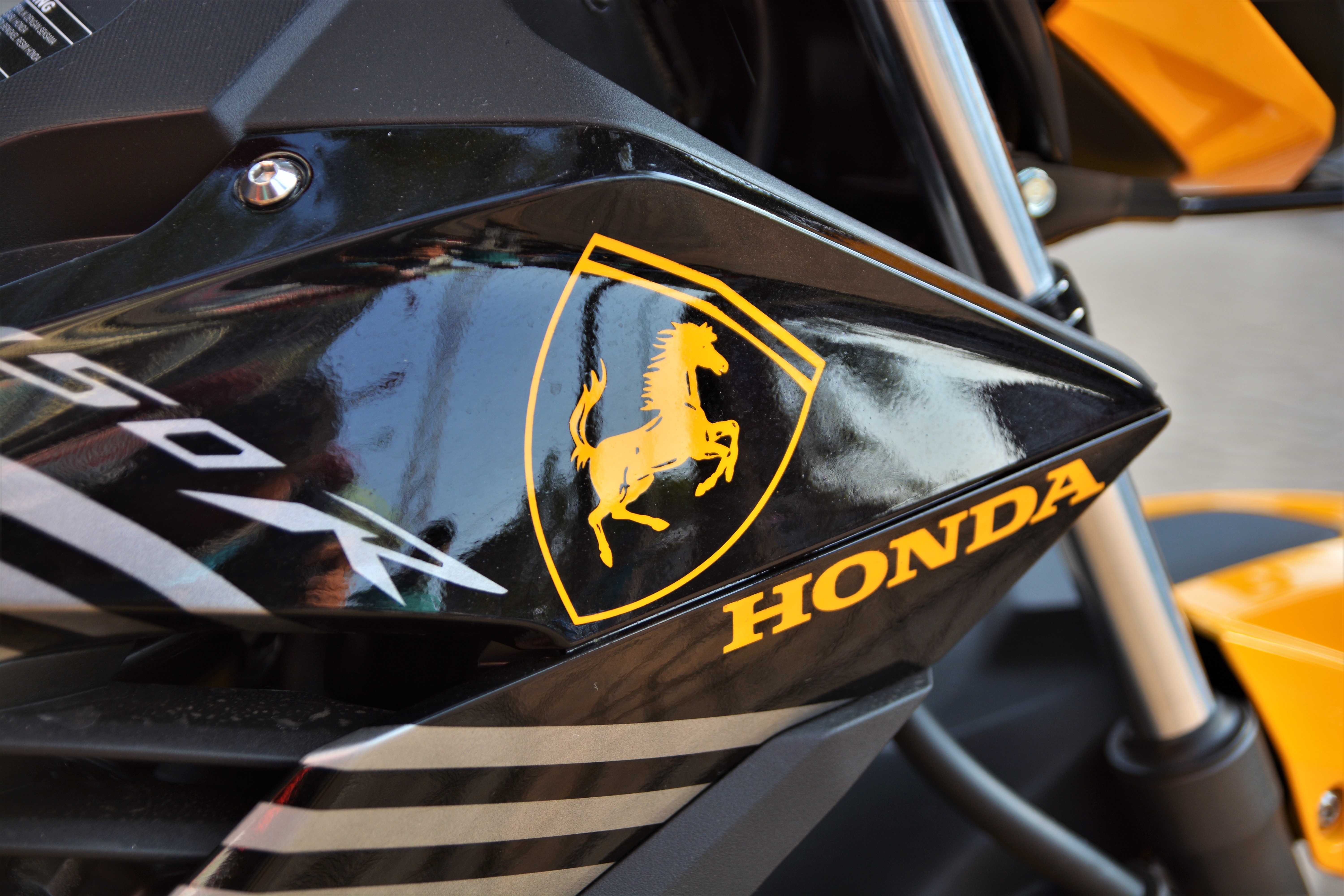 Honda Sonic với dàn áo Ferrari độc đáo ảnh 7 Honda Sonic voi dan ao Ferrari doc dao anh 7