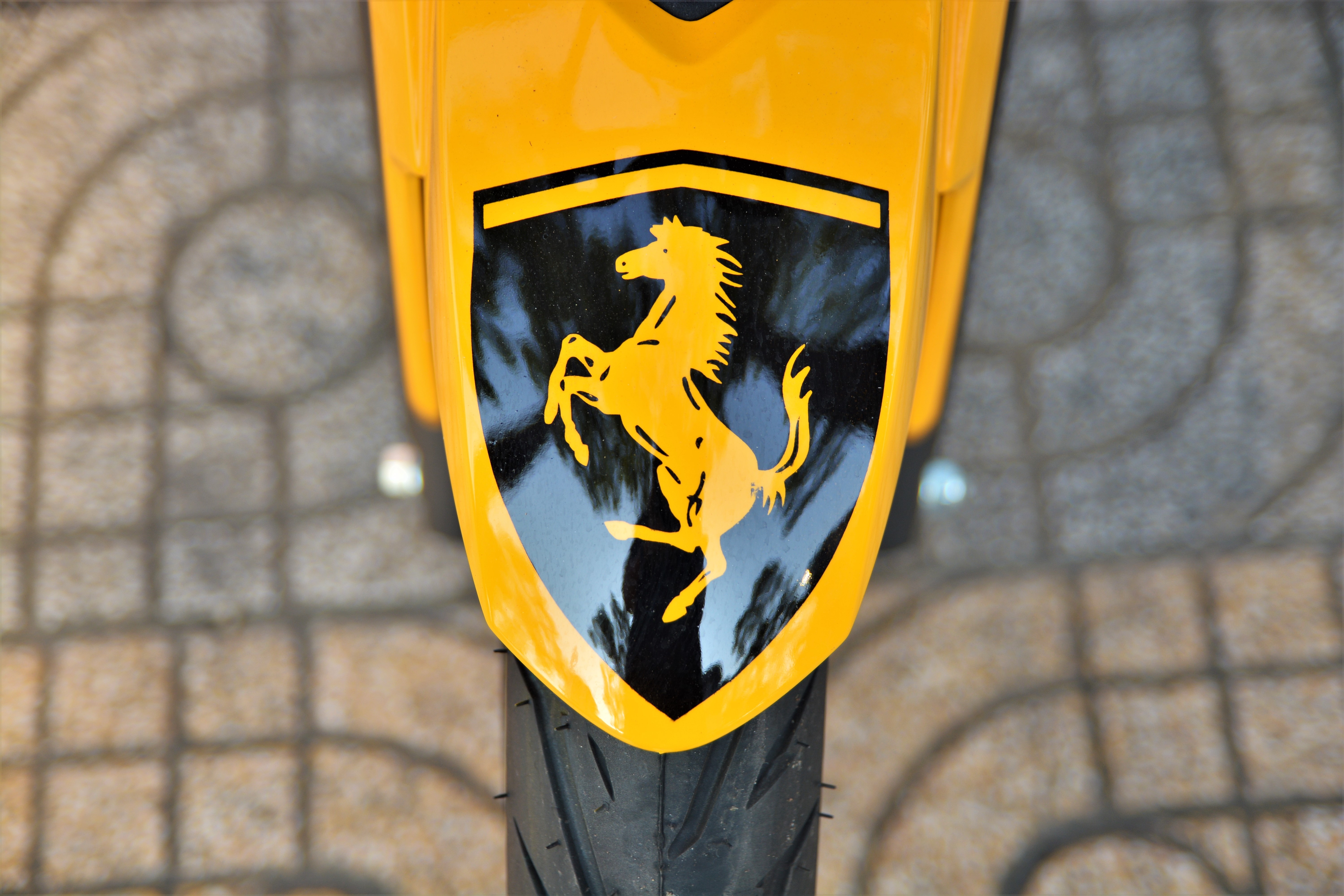 Honda Sonic với dàn áo Ferrari độc đáo ảnh 5 Honda Sonic voi dan ao Ferrari doc dao anh 5