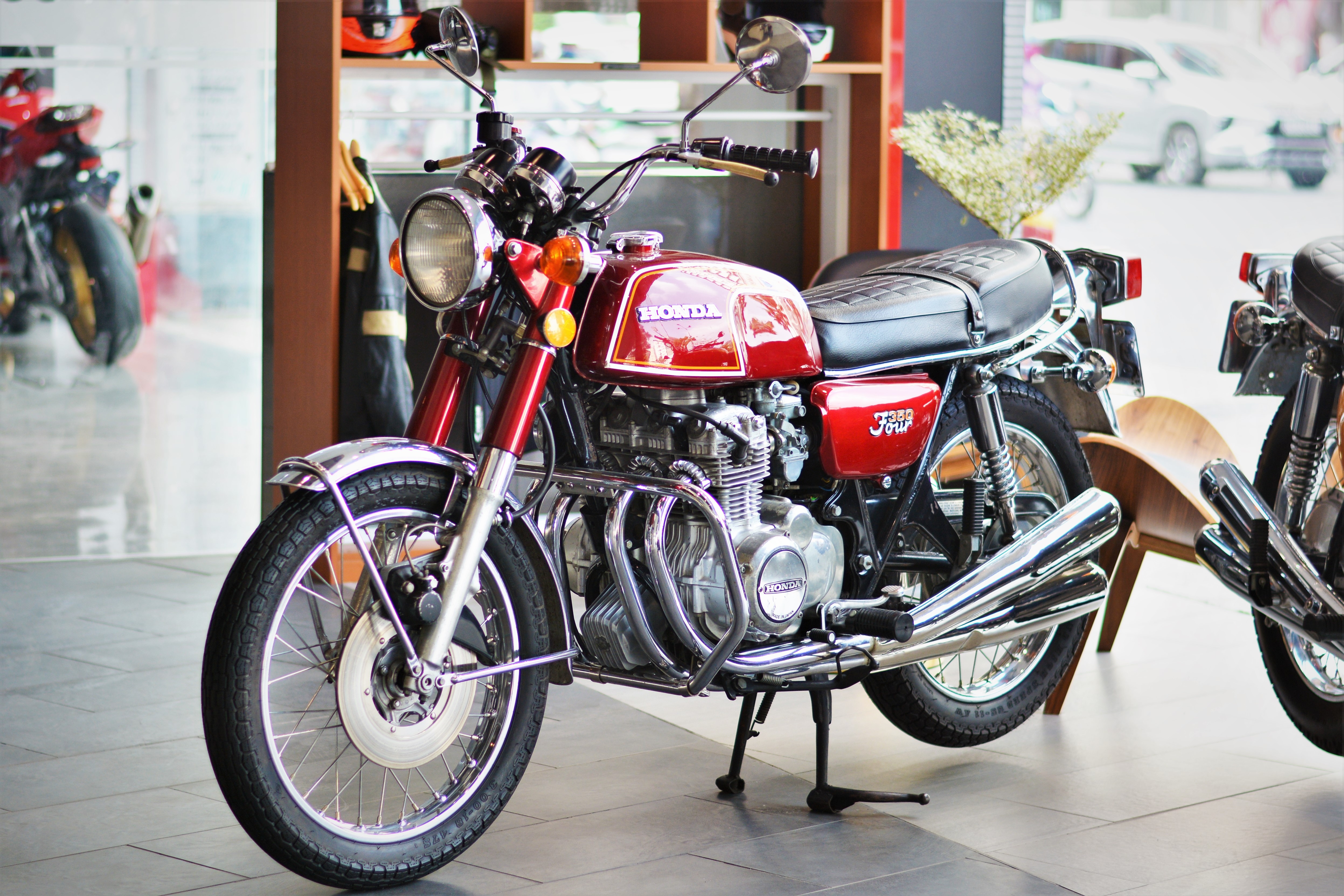 Honda CB350F hang hiem tai Viet Nam - dong co 4 xy-lanh, 34 ma luc hinh anh