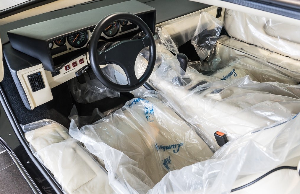 Lamborghini Countach qua su dung duoc rao ban voi gia gan 570.000 USD anh 4