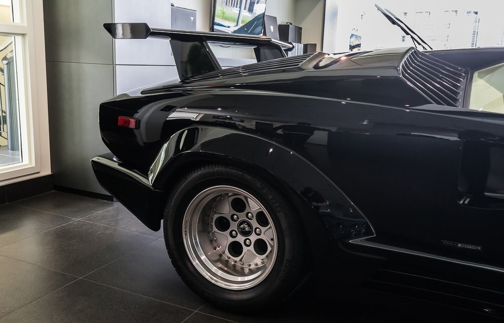 Lamborghini Countach qua su dung duoc rao ban voi gia gan 570.000 USD anh 8