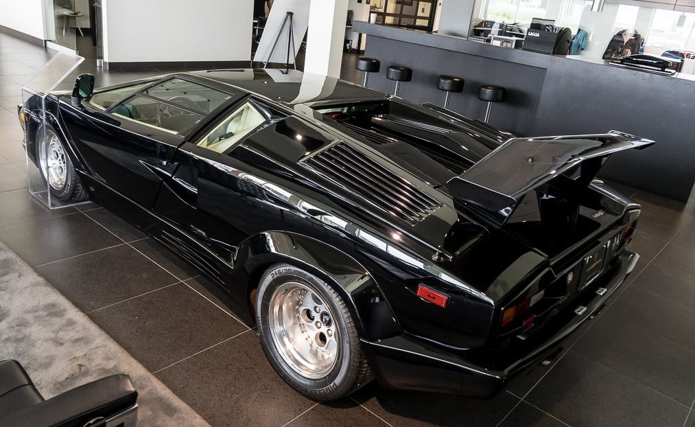 Lamborghini Countach qua su dung duoc rao ban voi gia gan 570.000 USD anh 6