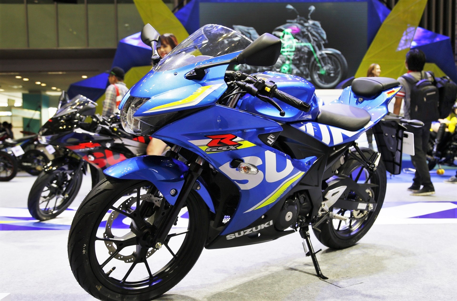 Sportbike 150 cc chon Yamaha YZF-R15 hay Suzuki GSX-R150 anh 2
