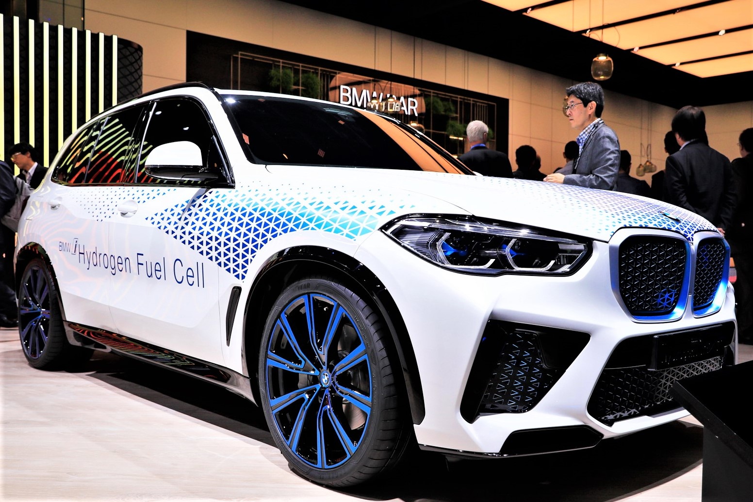 BMW X5 dung nhien lieu hydro chuan bi ra mat, manh 369 ma luc hinh anh