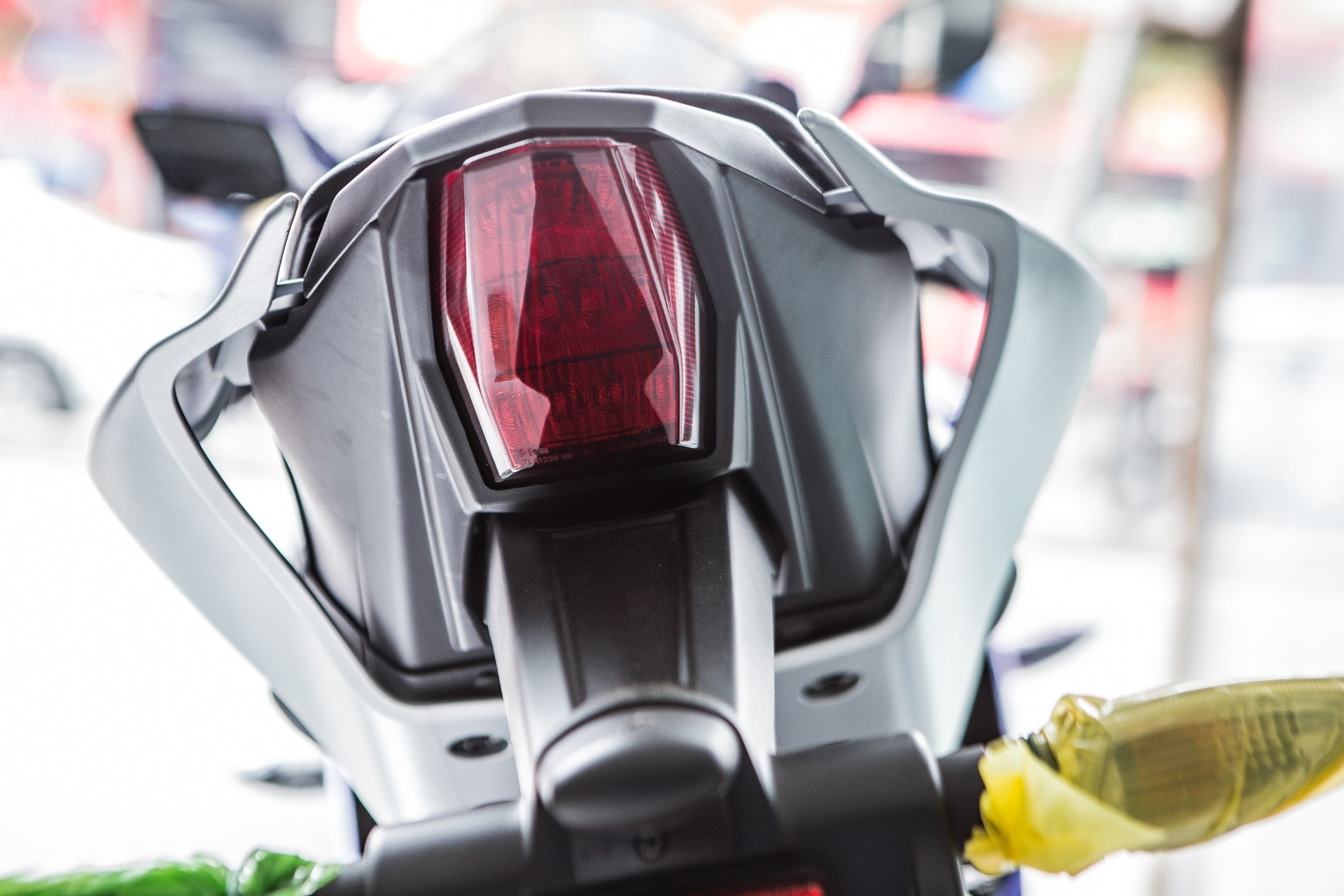 Sportbike 150 cc chon Yamaha YZF-R15 hay Suzuki GSX-R150 anh 5