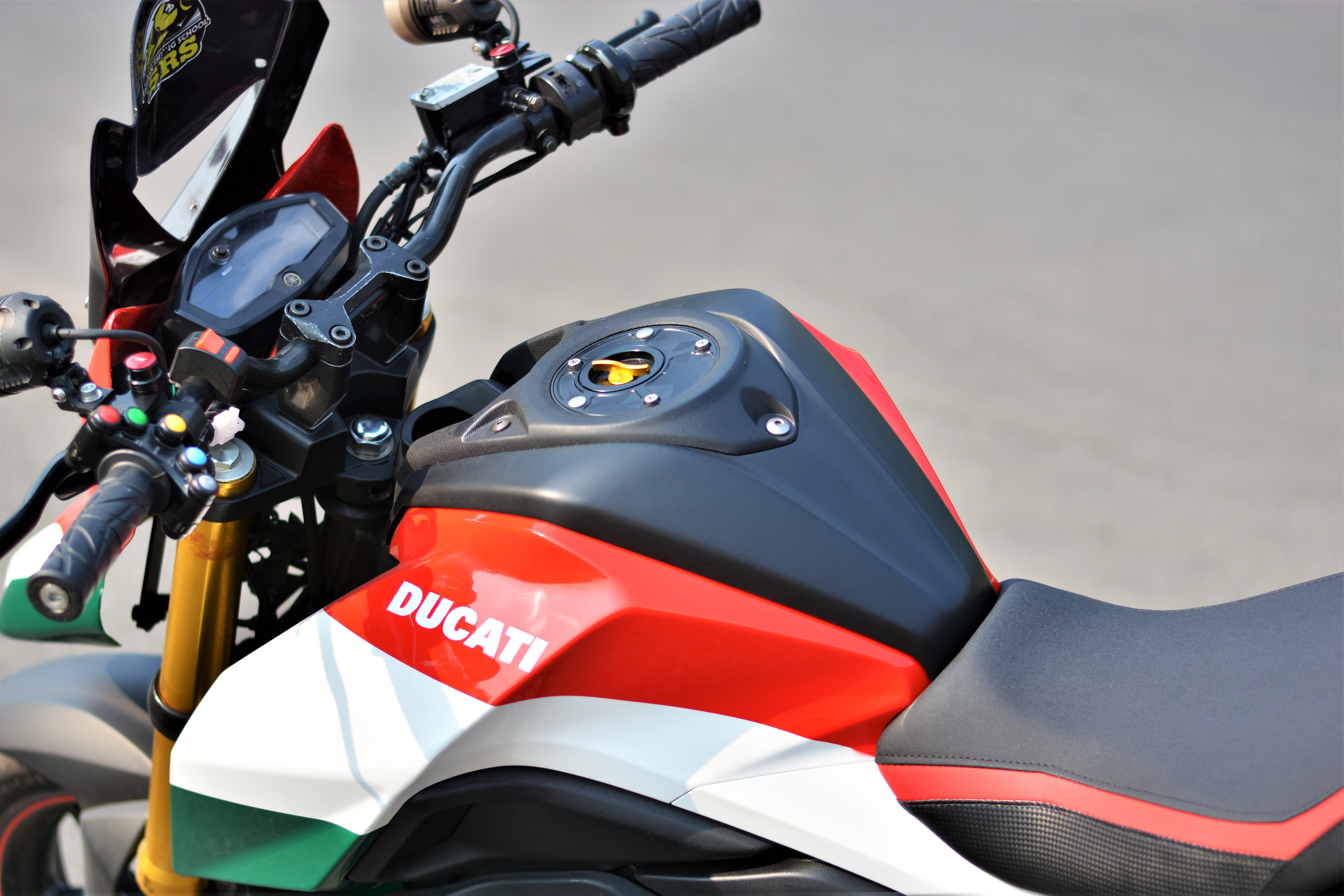 Yamaha TFX biến hóa thành Ducati Hypermotard độc nhất VN ảnh 4 Yamaha TFX bien hoa thanh Ducati Hypermotard doc nhat VN anh 4