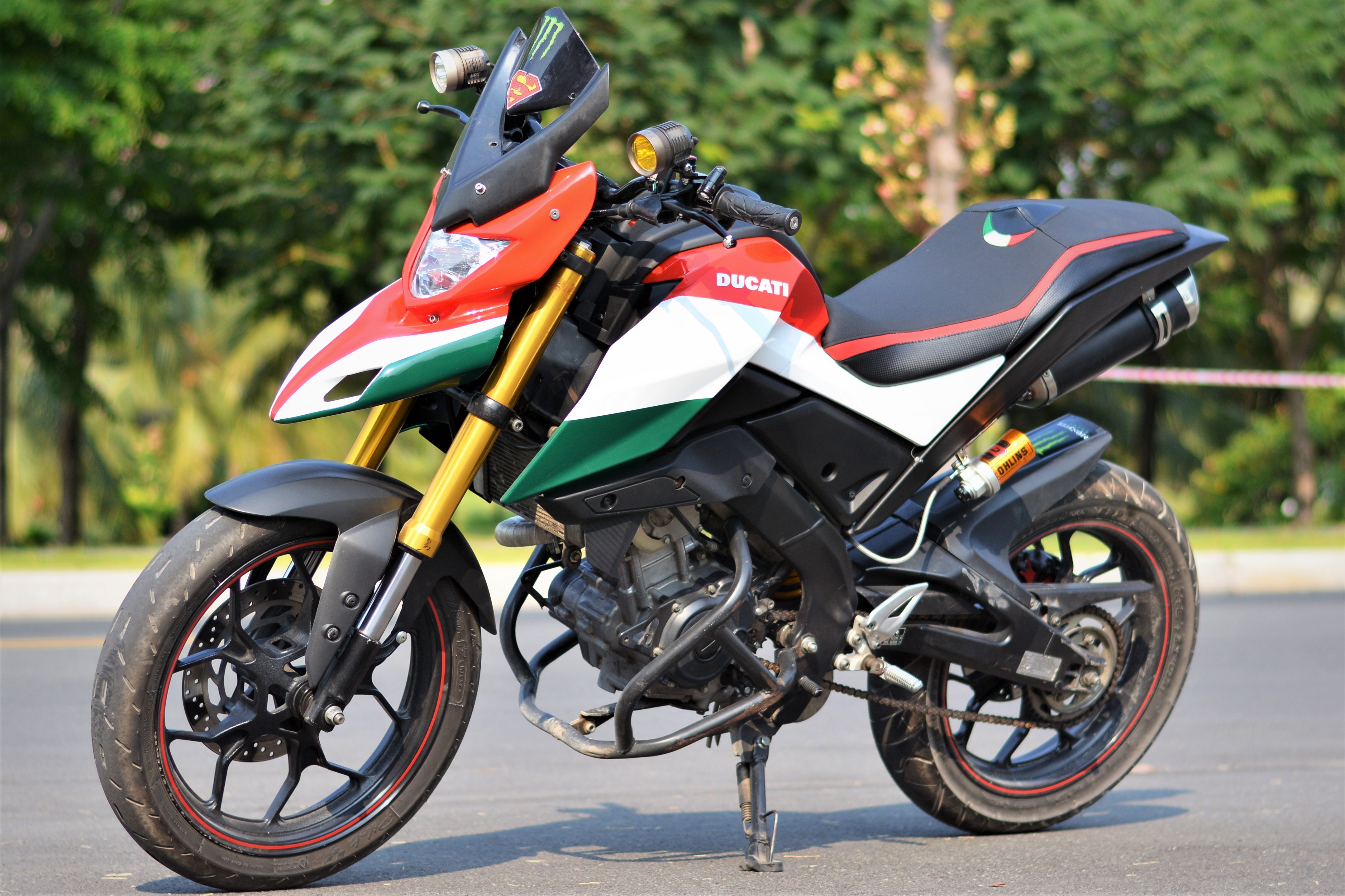 Yamaha TFX bien hoa thanh Ducati Hypermotard doc nhat VN hinh anh