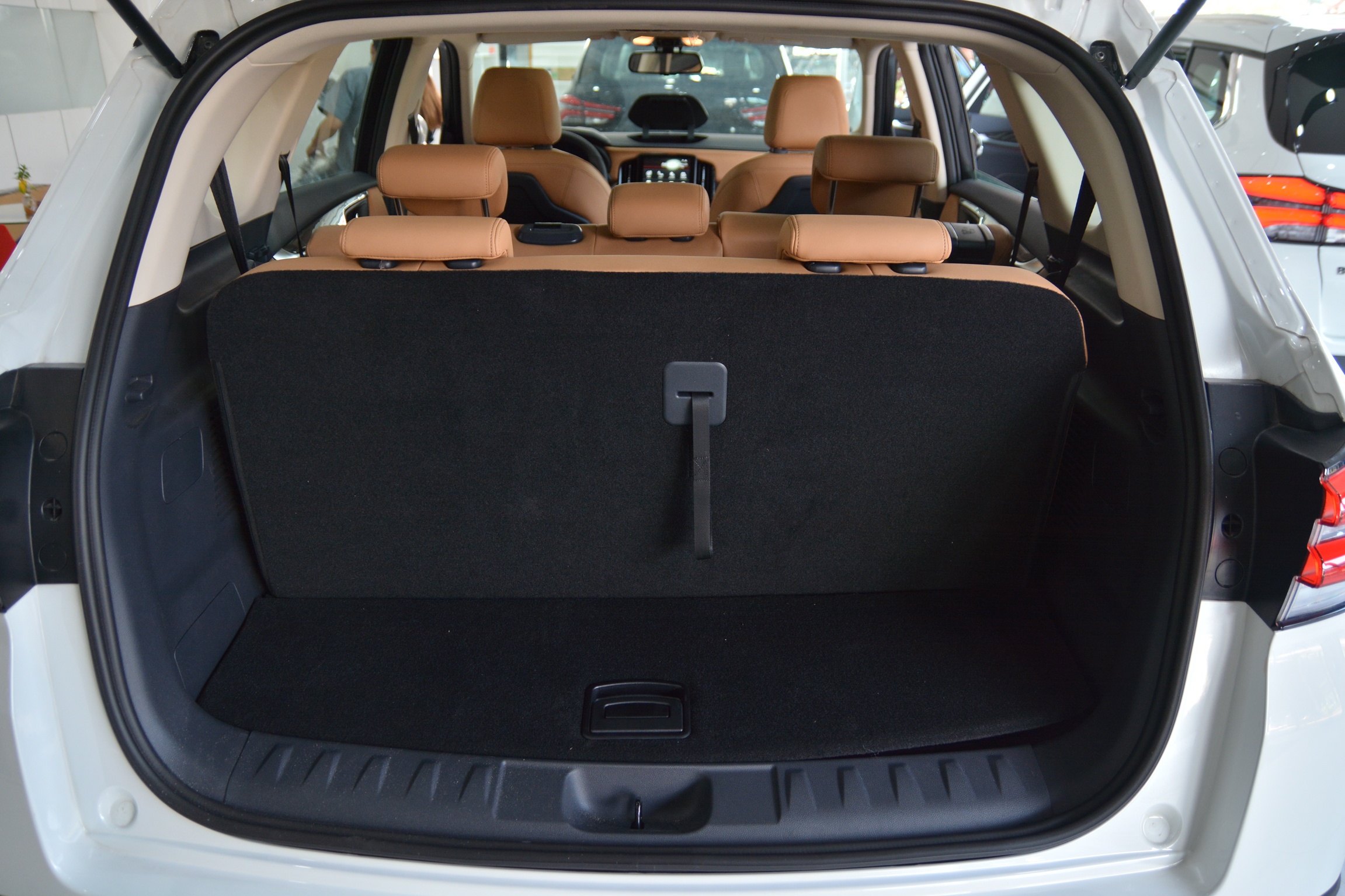 Cận cảnh Brilliance V7 tại VN ảnh 16 Can canh Brilliance V7 tai VN anh 16