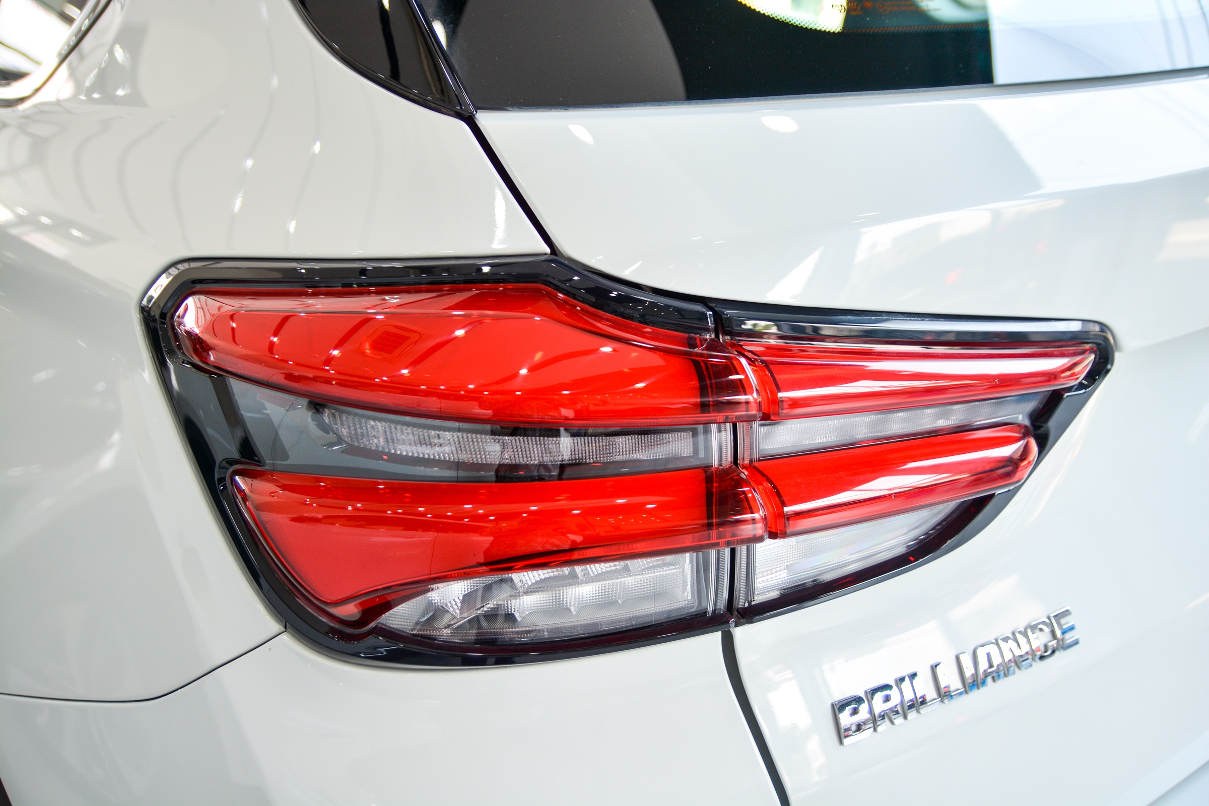 Cận cảnh Brilliance V7 tại VN ảnh 8 Can canh Brilliance V7 tai VN anh 8