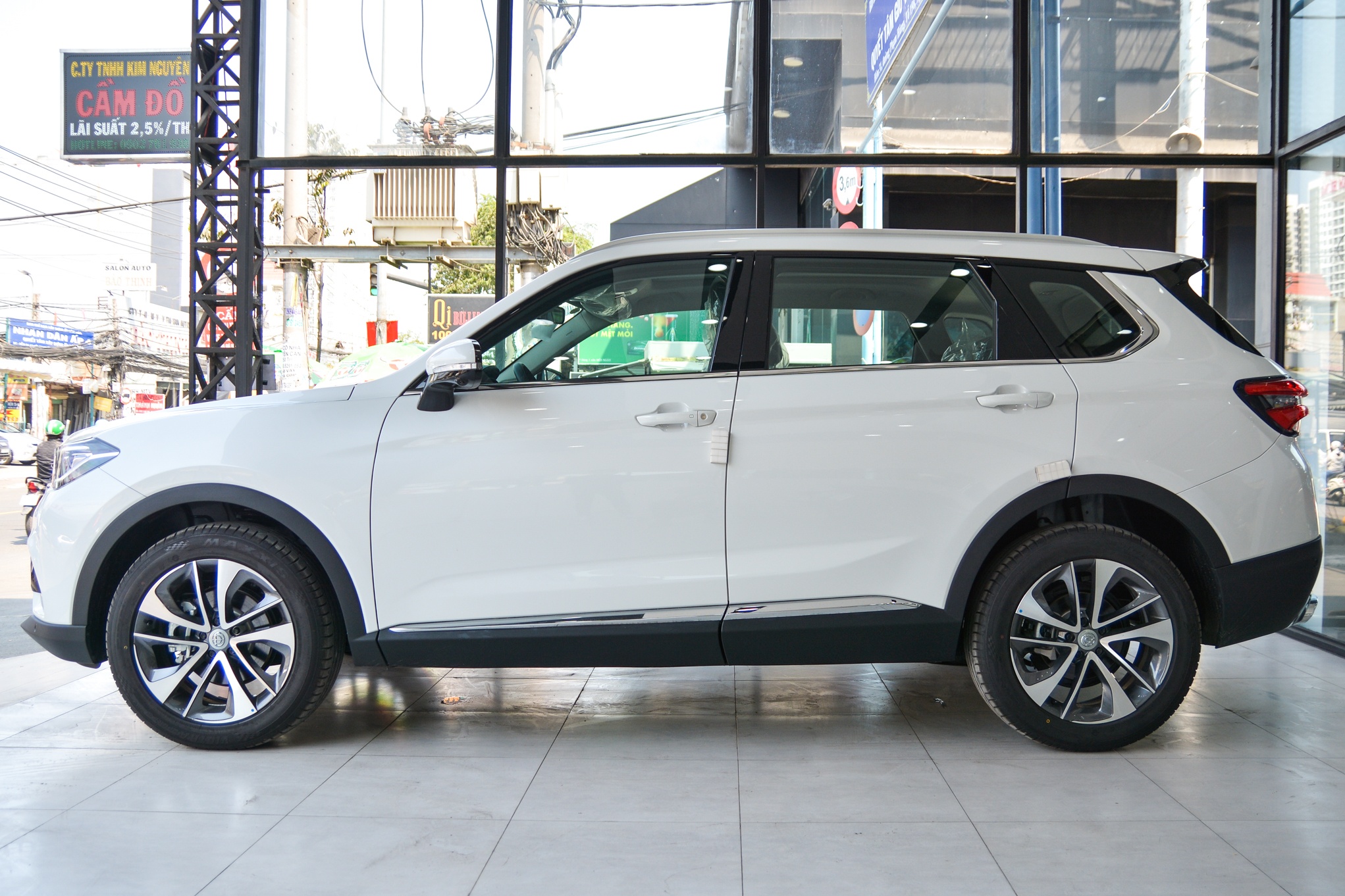 Can canh Brilliance V7 tai VN anh 2