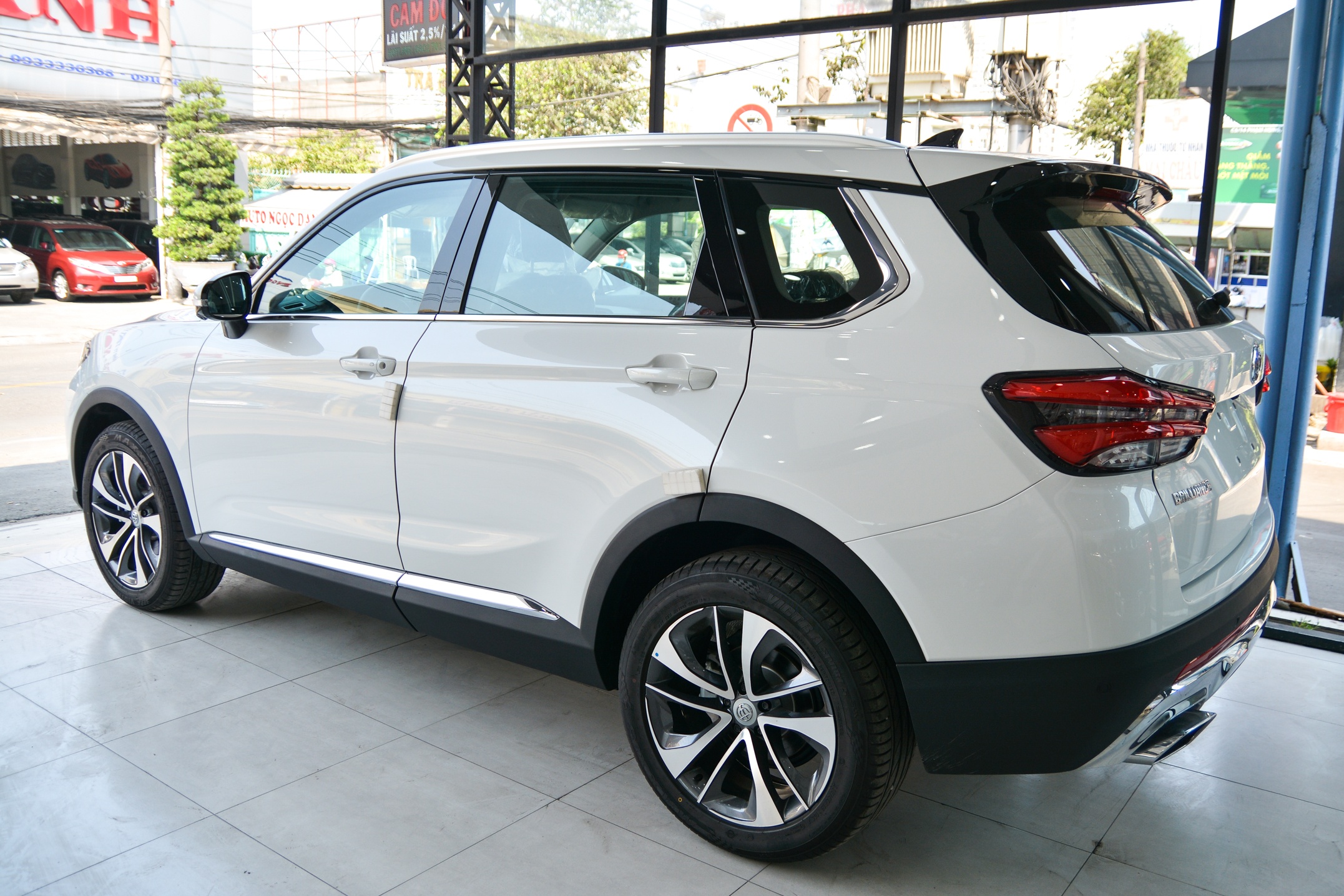 Can canh Brilliance V7 tai VN anh 22