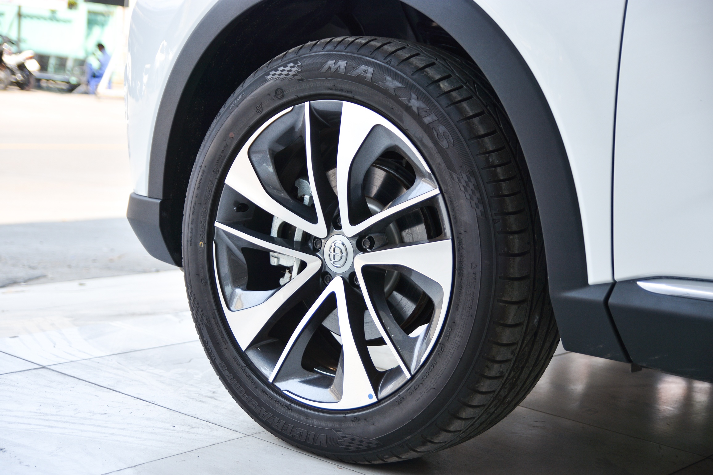 Can canh Brilliance V7 tai VN anh 5