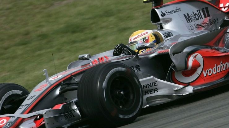 Lewis Hamilton - tay dua da mau dau tien cua giai dua F1 anh 3