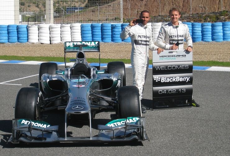 Lewis Hamilton - tay dua da mau dau tien cua giai dua F1 anh 4