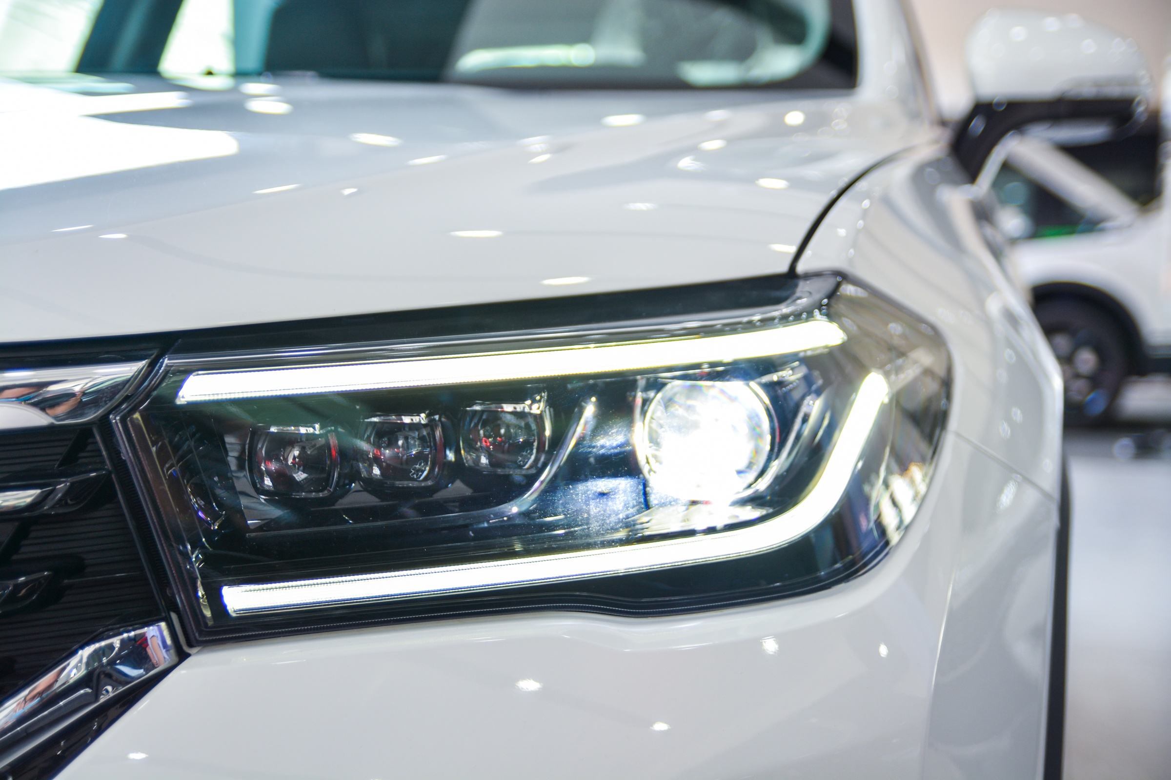 Can canh Brilliance V7 tai VN anh 4