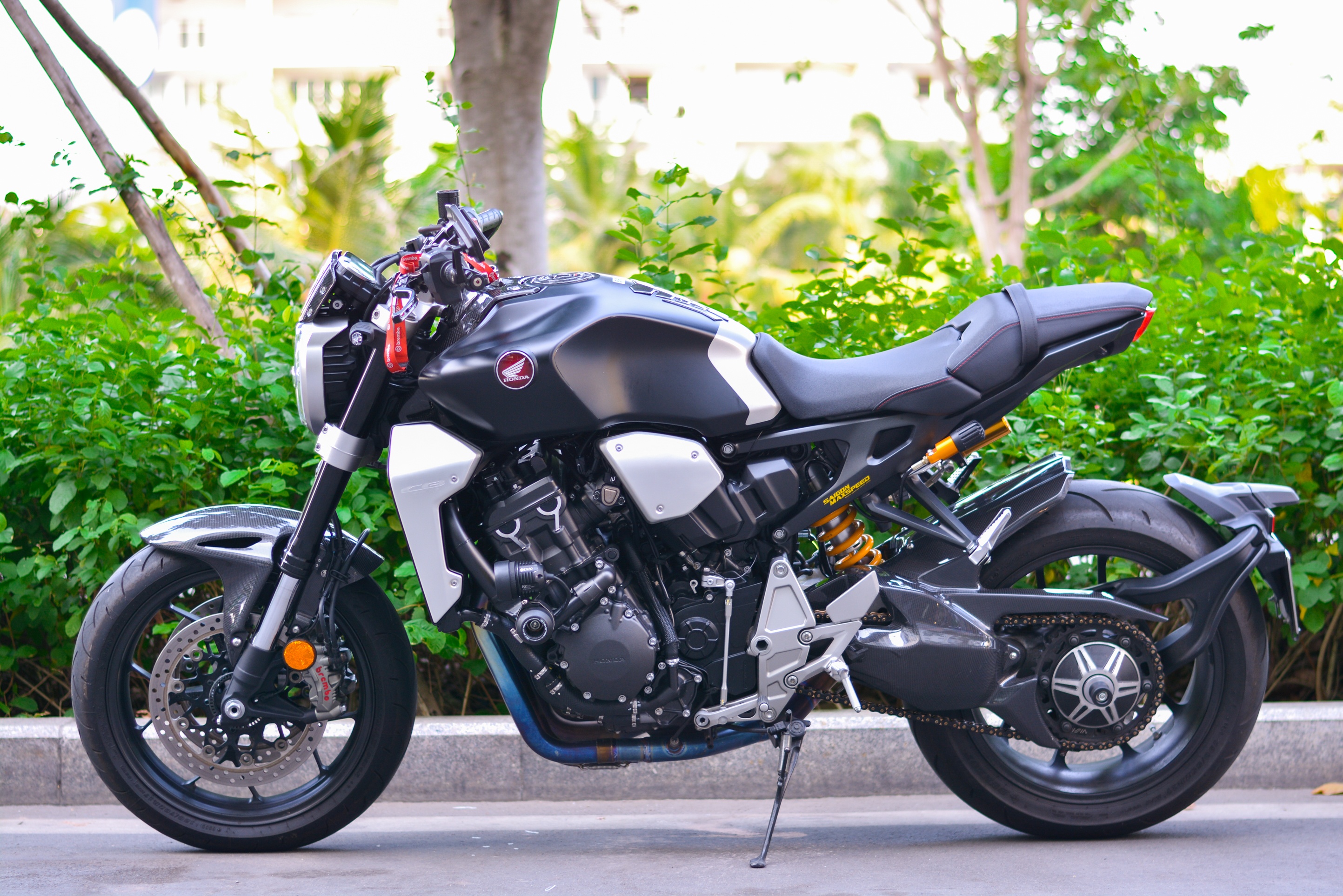 Honda CB1000R voi goi do 200 trieu anh 2