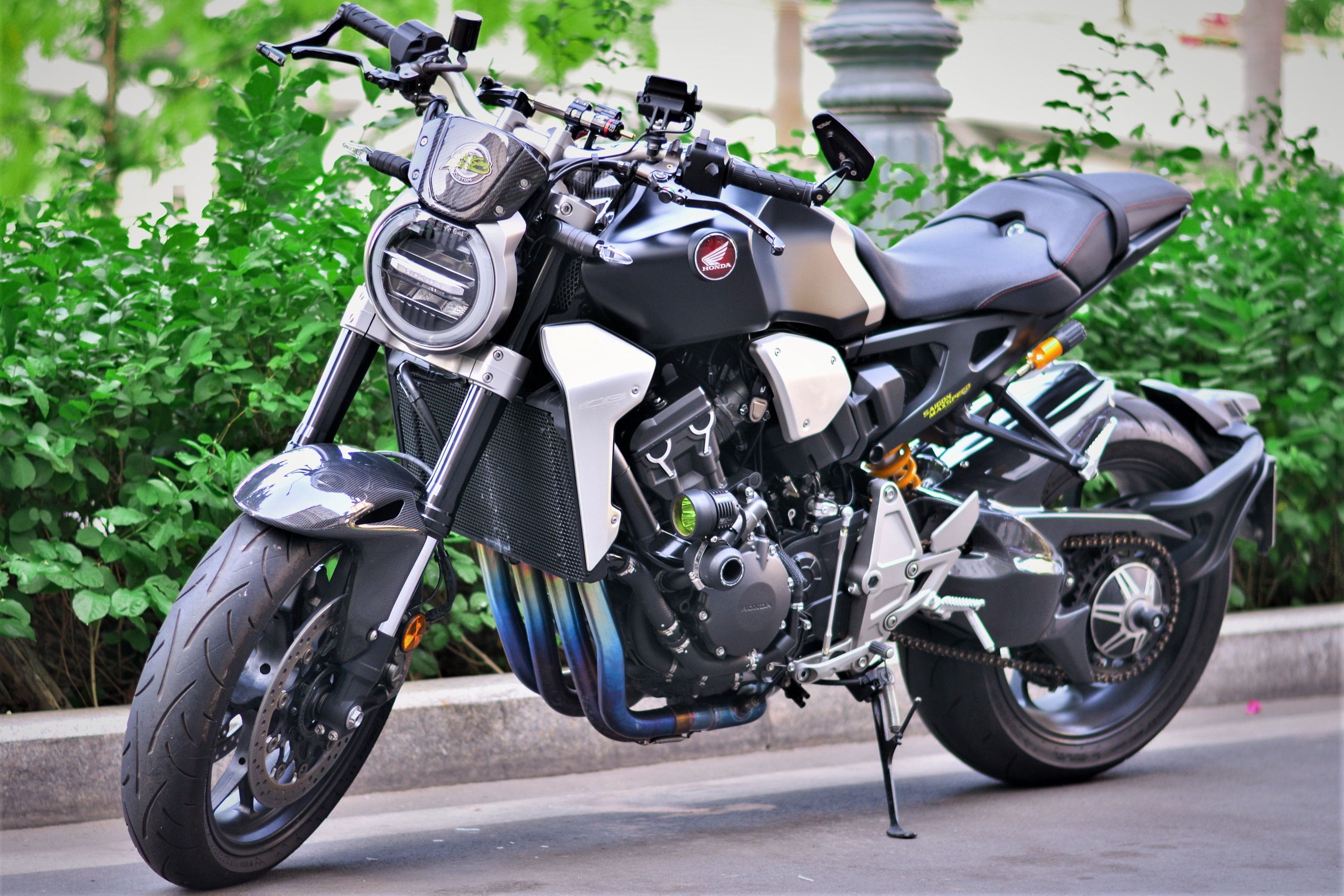 Honda CB1000R voi goi do 200 trieu tai TP.HCM hinh anh