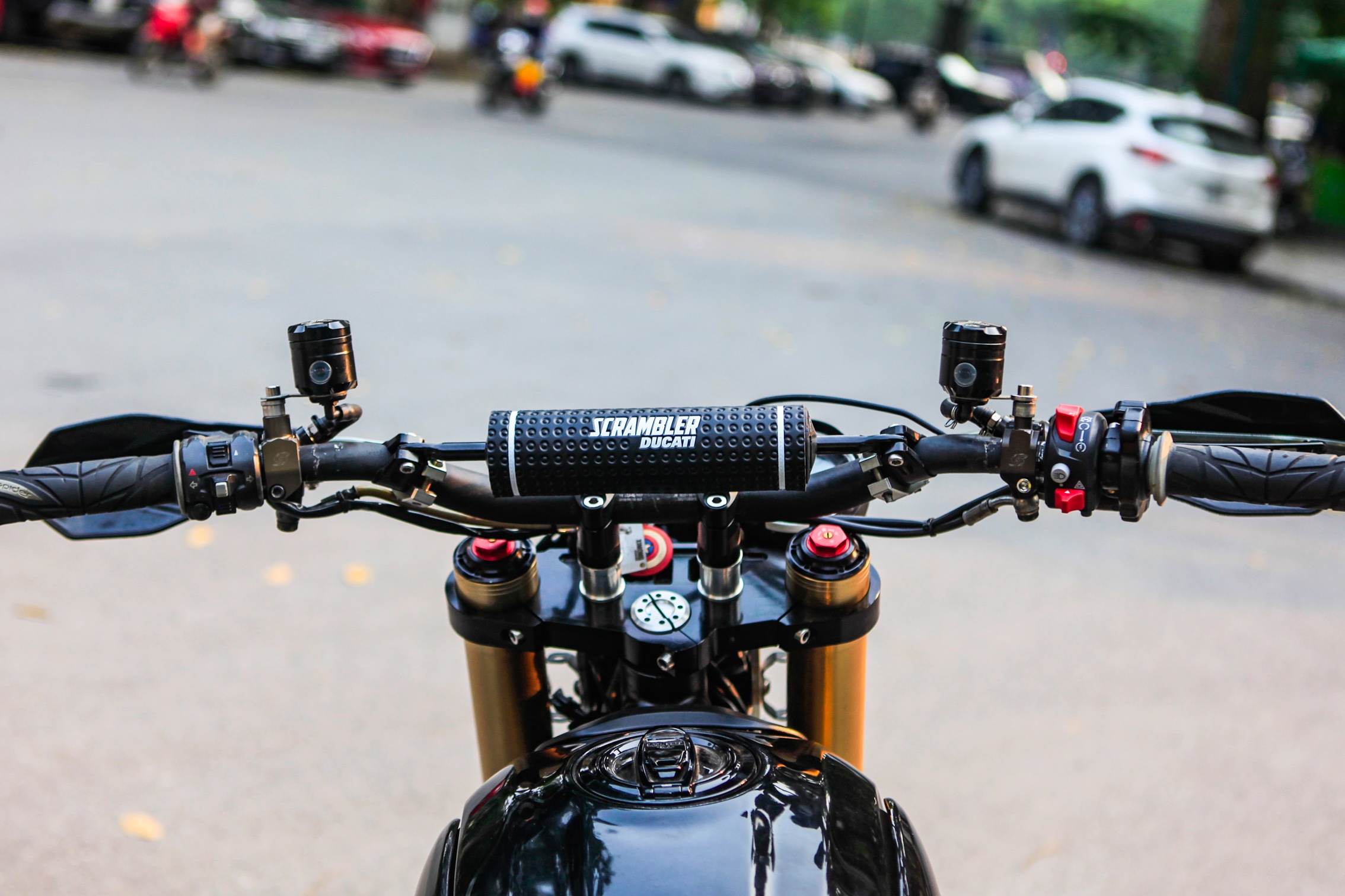 Ducati Scrambler Icon của biker Việt thắng cuộc thi độ xe thế giới ảnh 8 Ducati Scrambler Icon cua biker Viet thang cuoc thi do xe the gioi anh 8