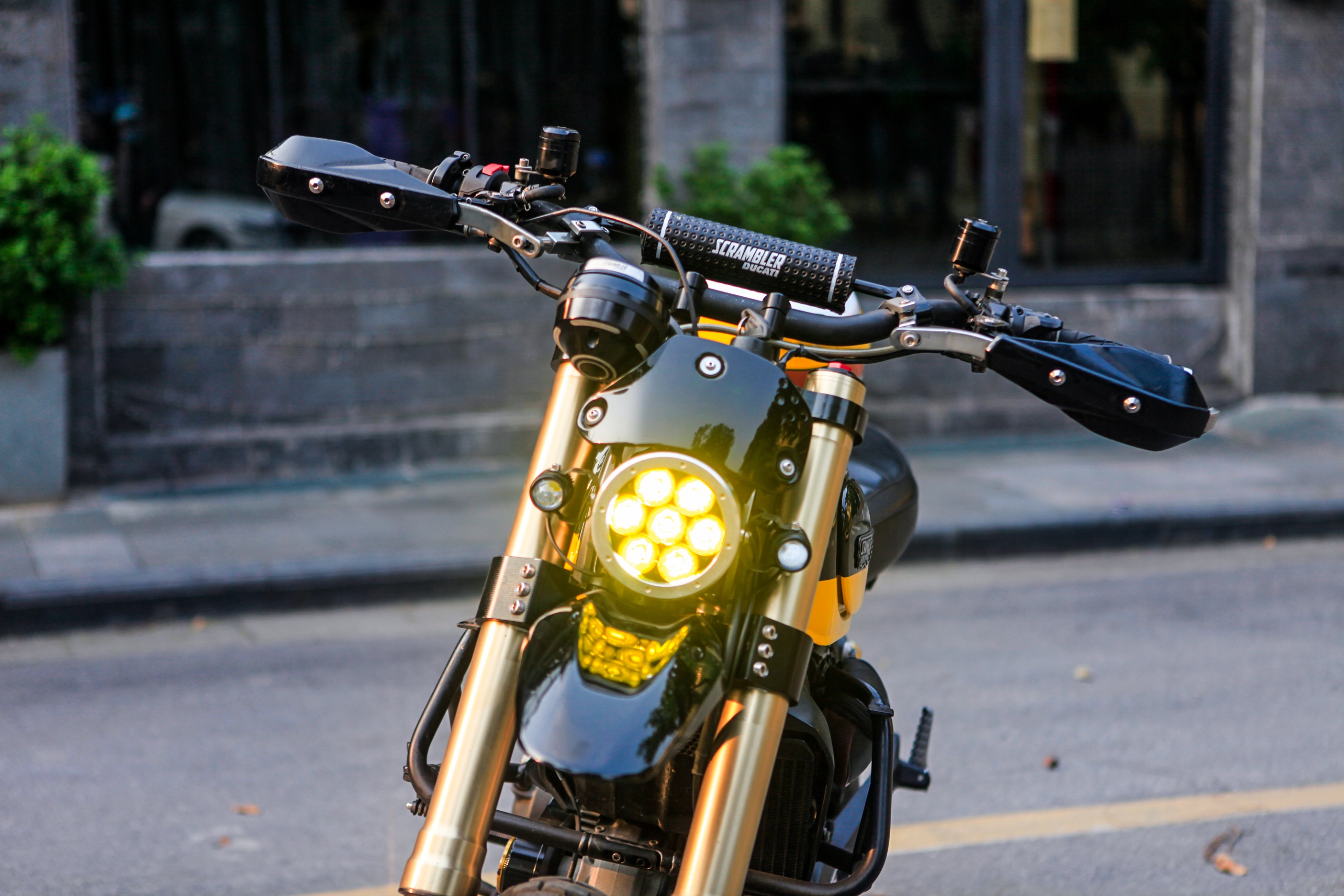 Ducati Scrambler Icon của biker Việt thắng cuộc thi độ xe thế giới ảnh 5 Ducati Scrambler Icon cua biker Viet thang cuoc thi do xe the gioi anh 5