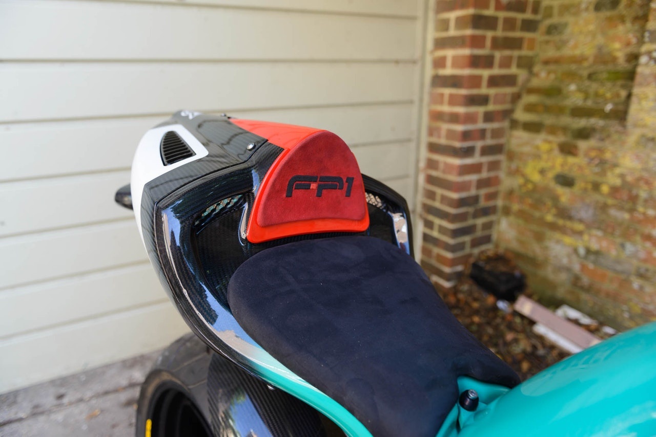 Can canh moto dua Petronas FP1 anh 7