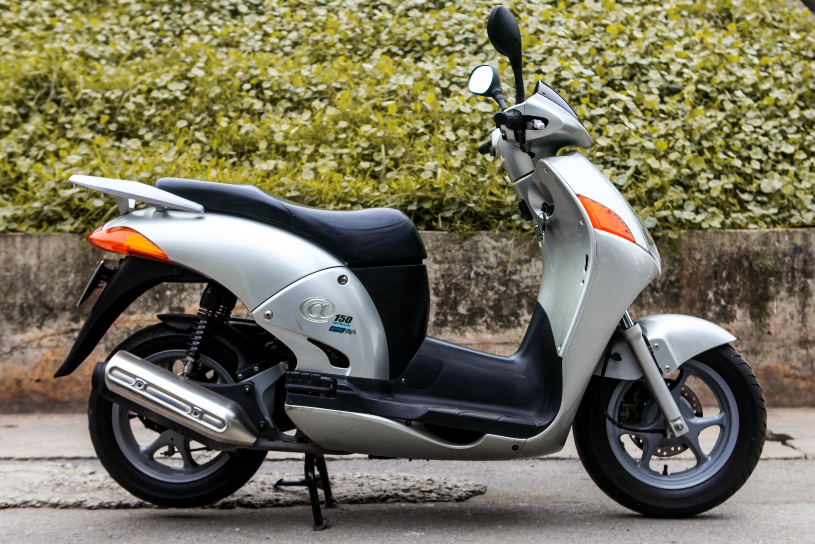 Chi tiet Honda @ 150 doi dau anh 15