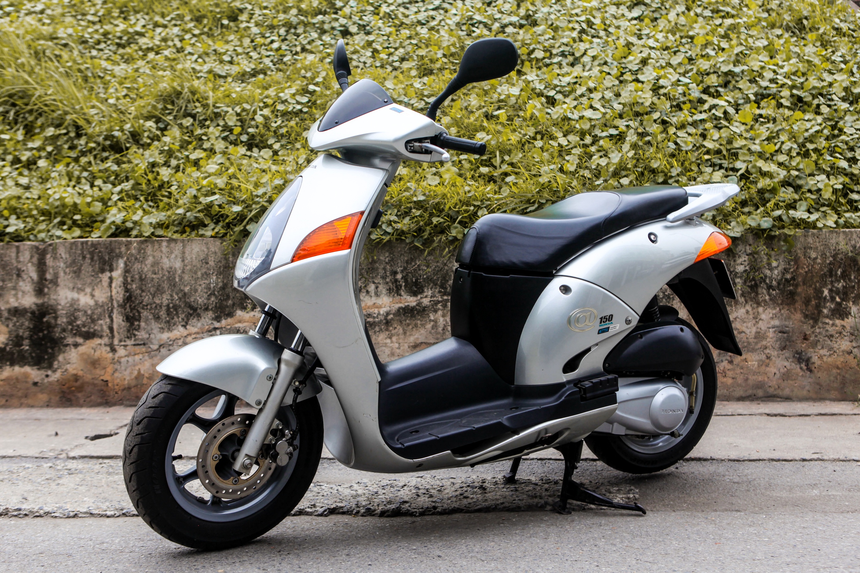 Chi tiet Honda @ 150 doi dau anh 24