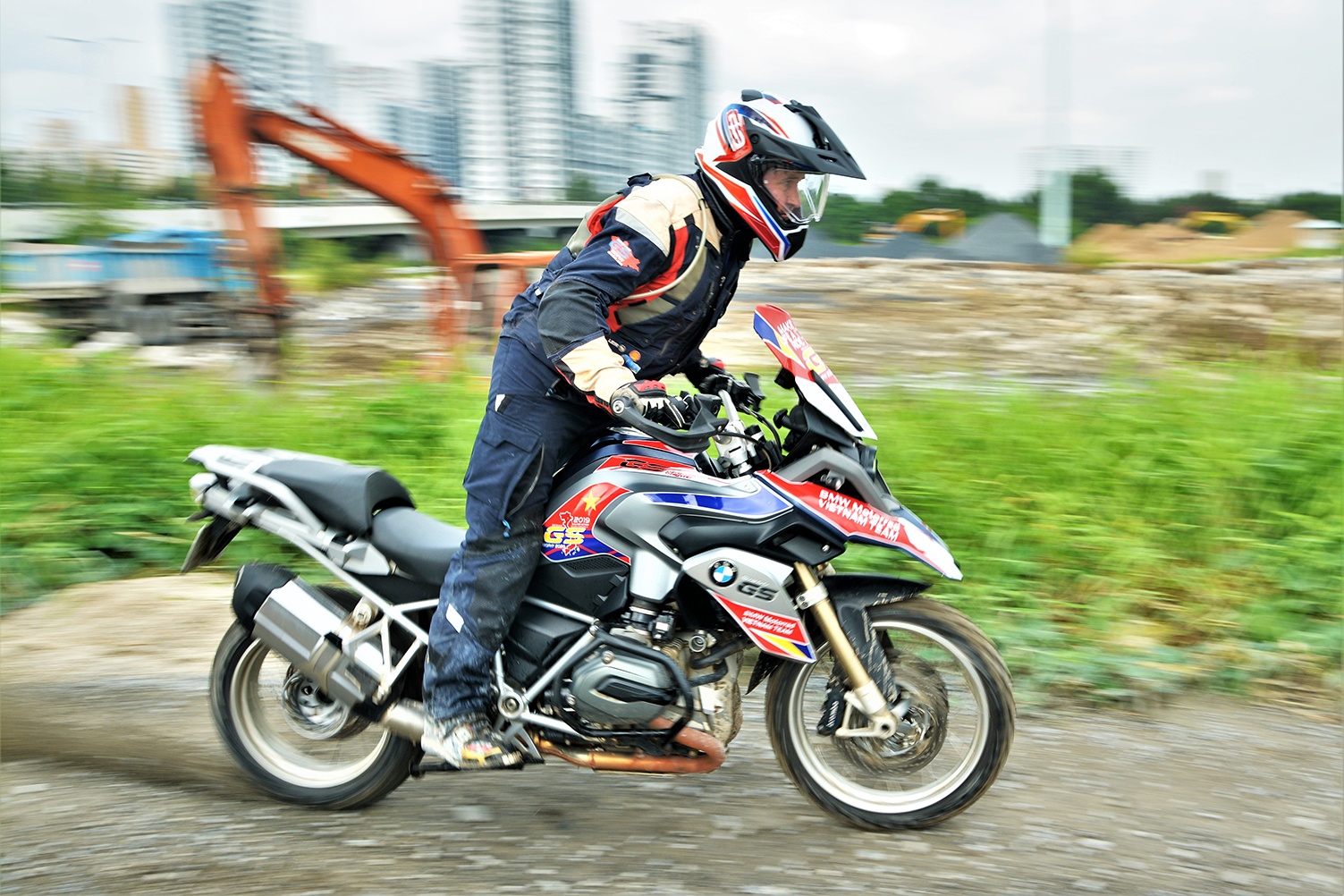 Vi sao xe may khong co dan dong banh truoc nhu oto? anh 3