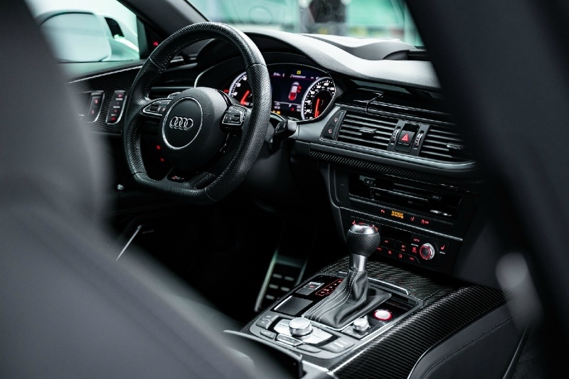 Audi RS7 với gói độ thân rộng rao bán giá gần 100.000 USD ảnh 5 Audi RS7 voi goi do than rong rao ban gia gan 100.000 USD anh 5