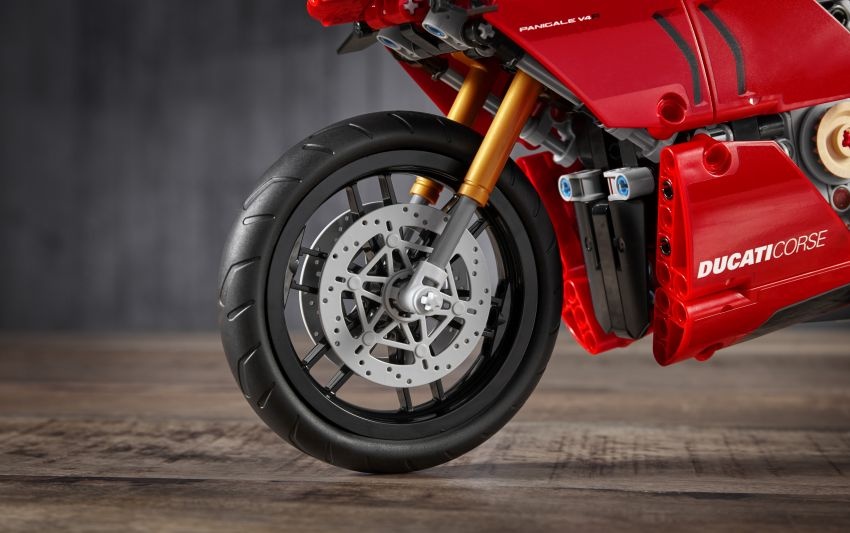 Ducati Panigale V4R phien ban Lego anh 2
