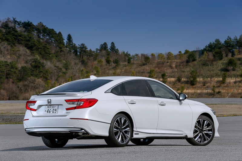 Honda Accord có thêm phụ kiện độ xe chính hãng ảnh 8 Honda Accord co them phu kien do xe chinh hang anh 8