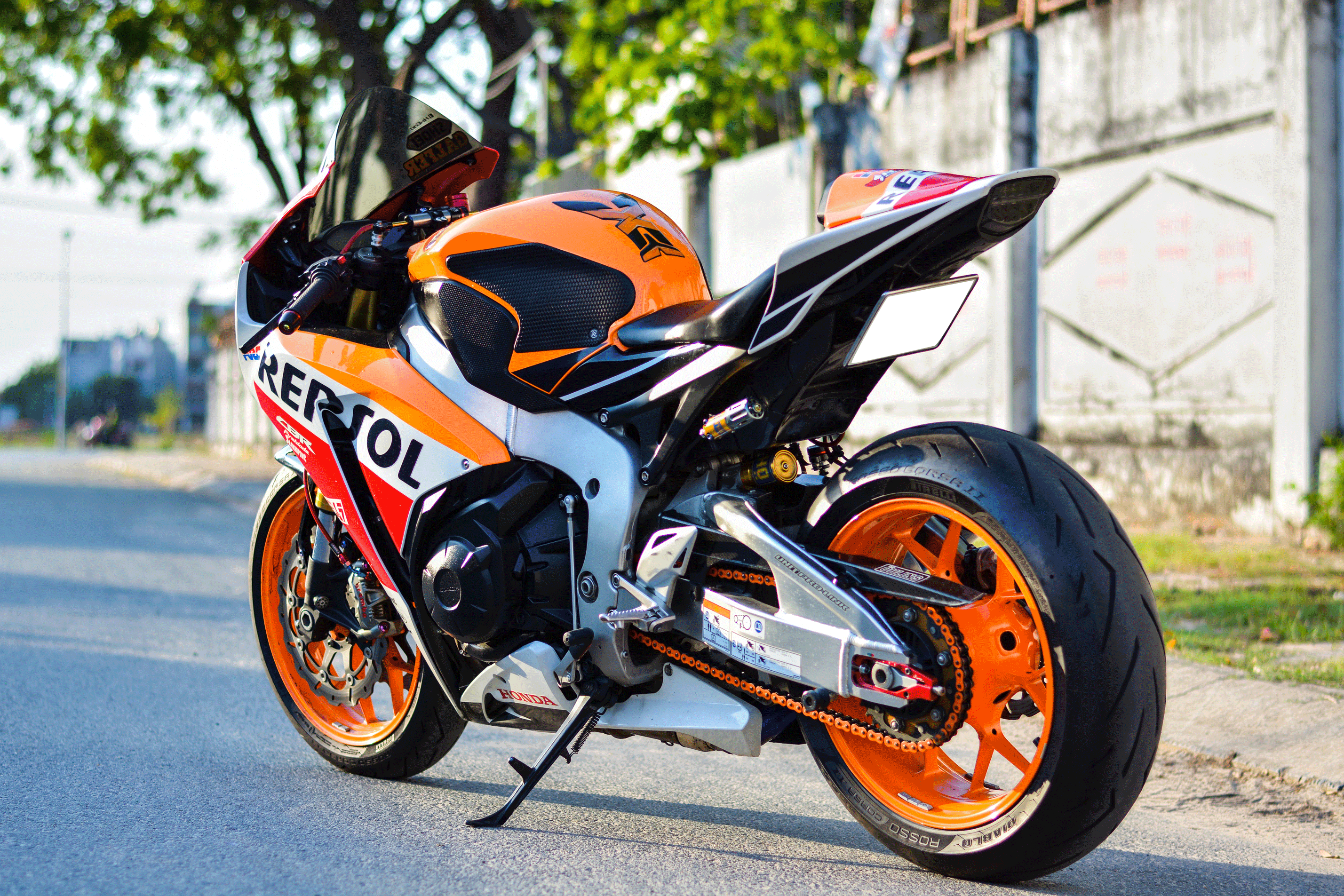 Honda CBR1000RR voi goi do tram trieu anh 15