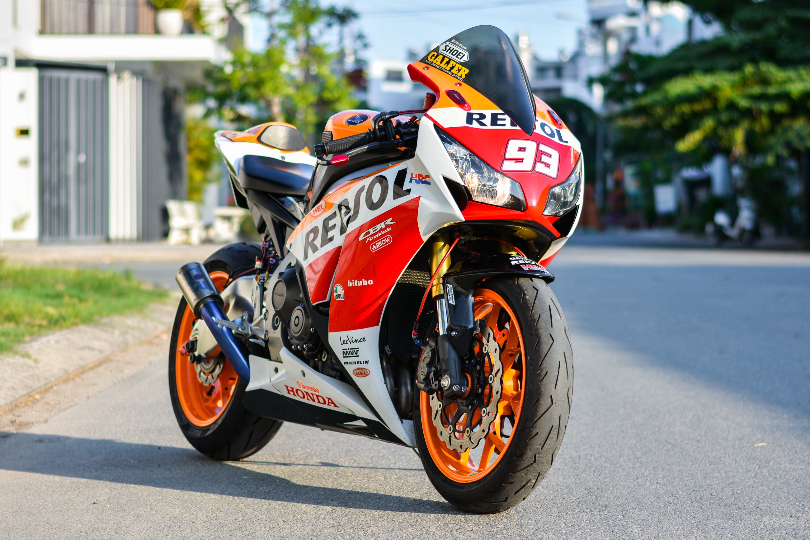 Honda CBR1000RR voi goi do tram trieu anh 1