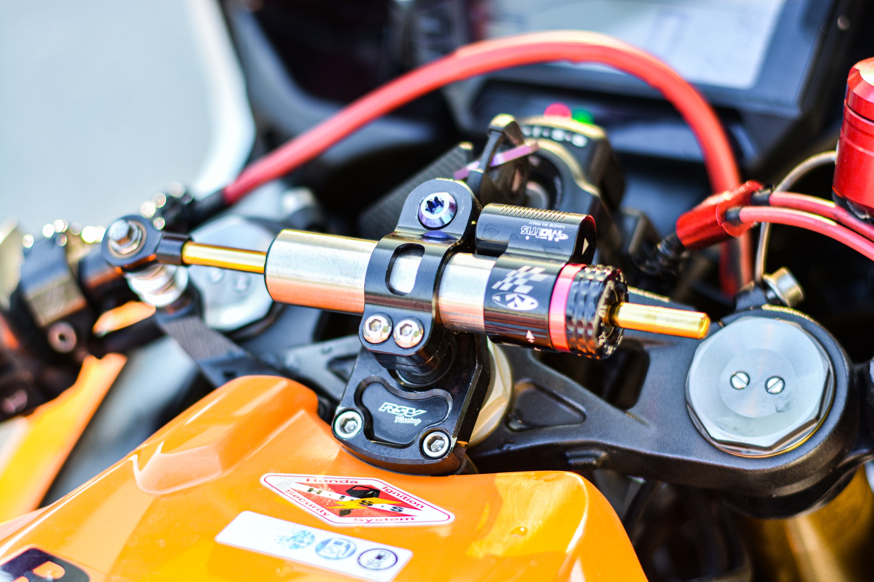 Honda CBR1000RR voi goi do tram trieu anh 6