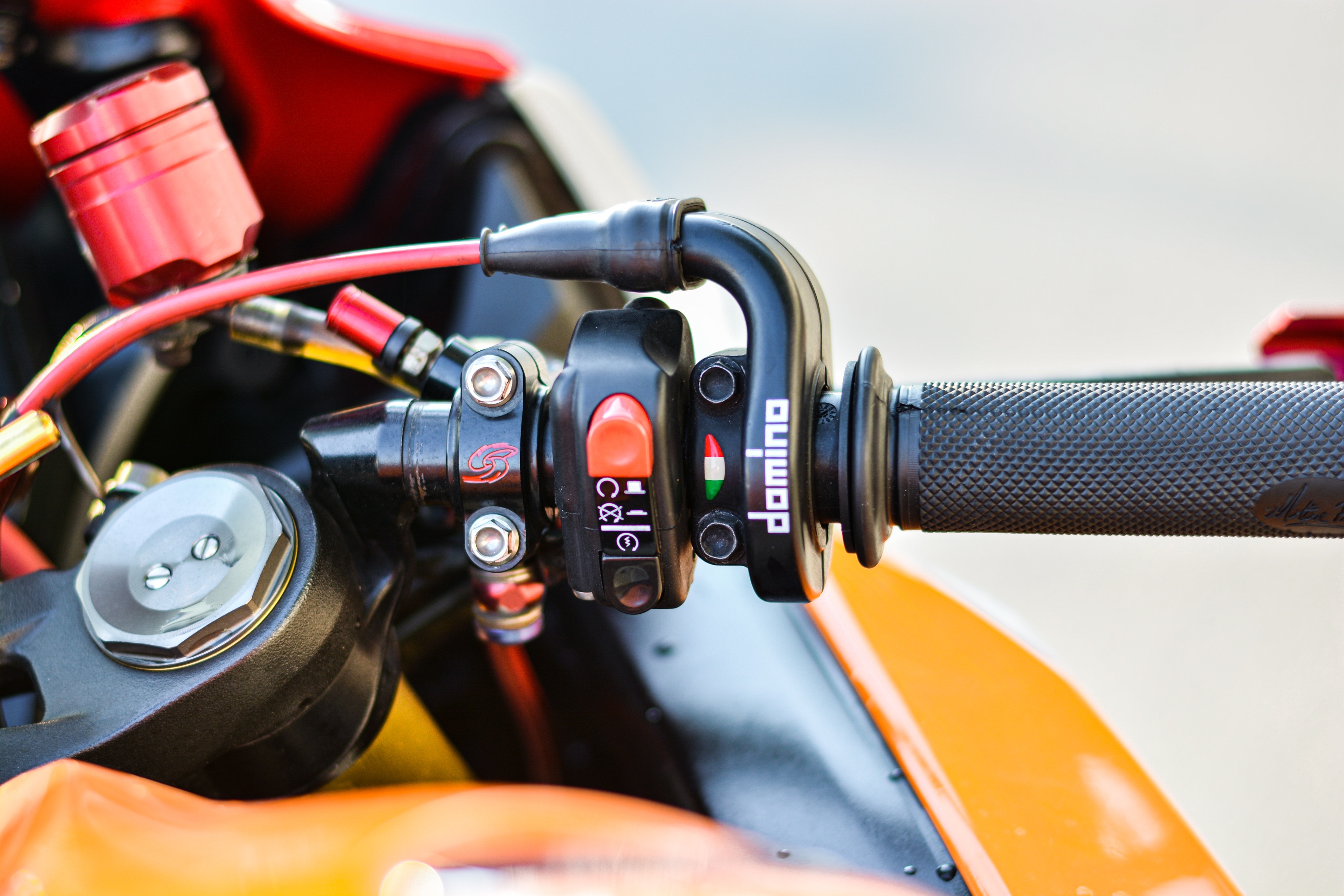 Honda CBR1000RR voi goi do tram trieu anh 7