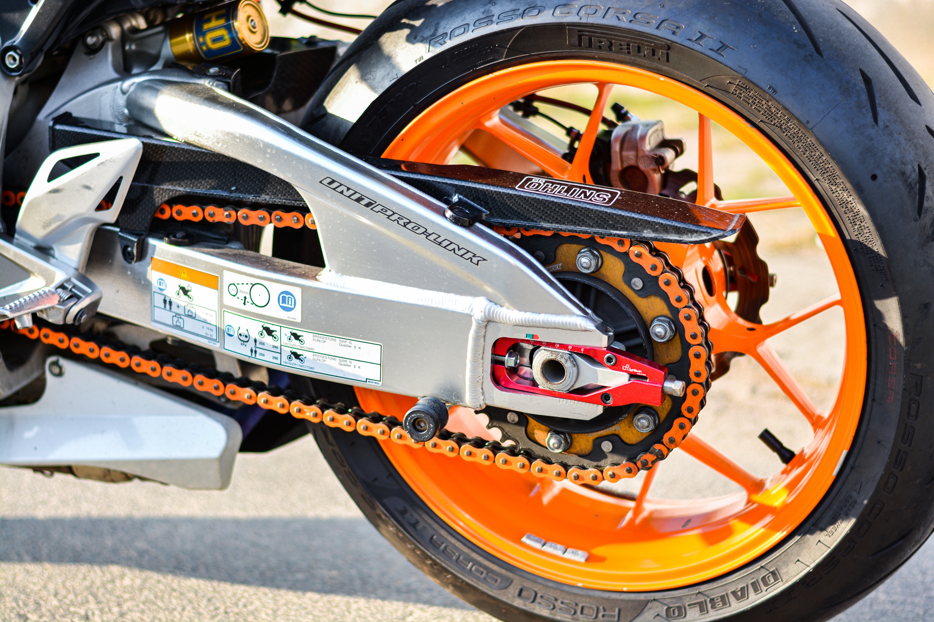 Honda CBR1000RR voi goi do tram trieu anh 11