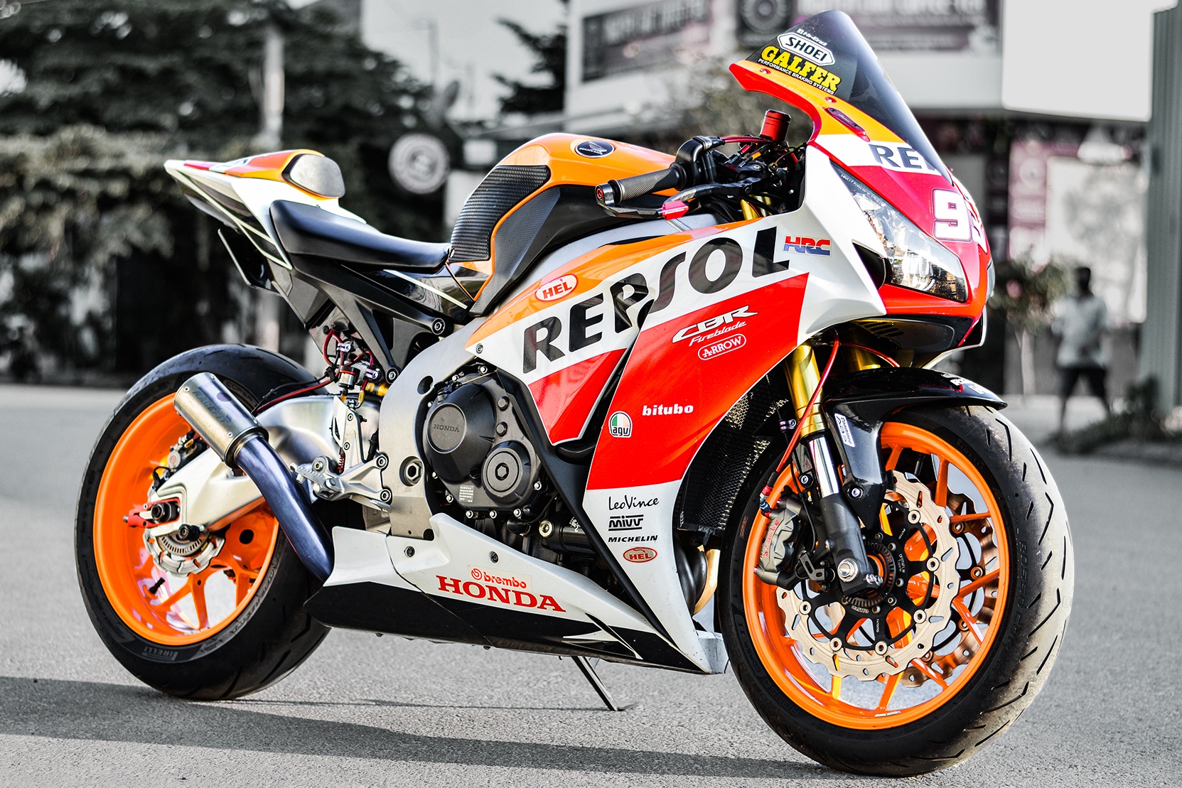 Honda CBR1000RR voi goi do hon 150 trieu cua dan choi TP.HCM hinh anh