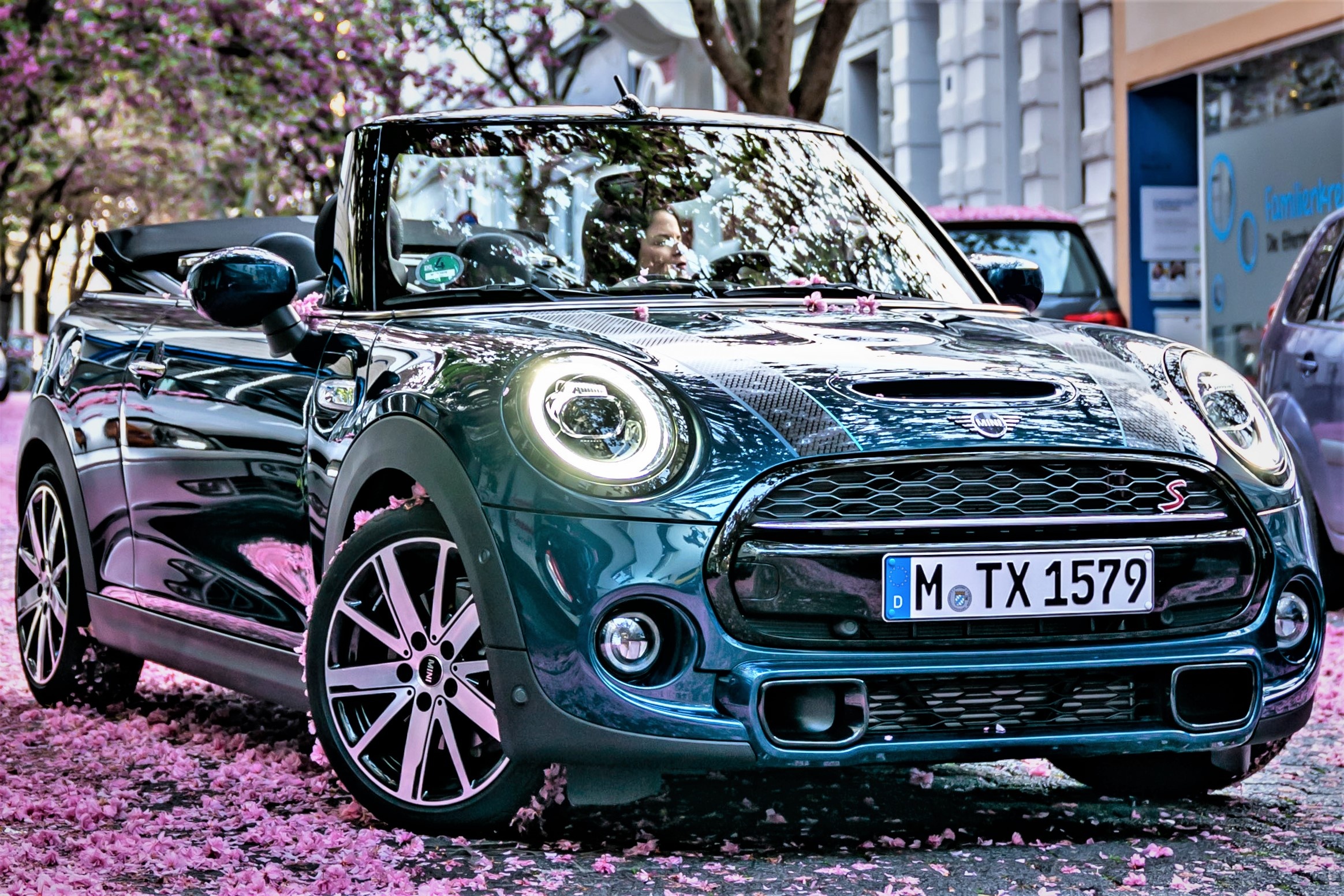 Mini Convertible Sidewalk Edition ra mat, gioi han 150 chiec hinh anh