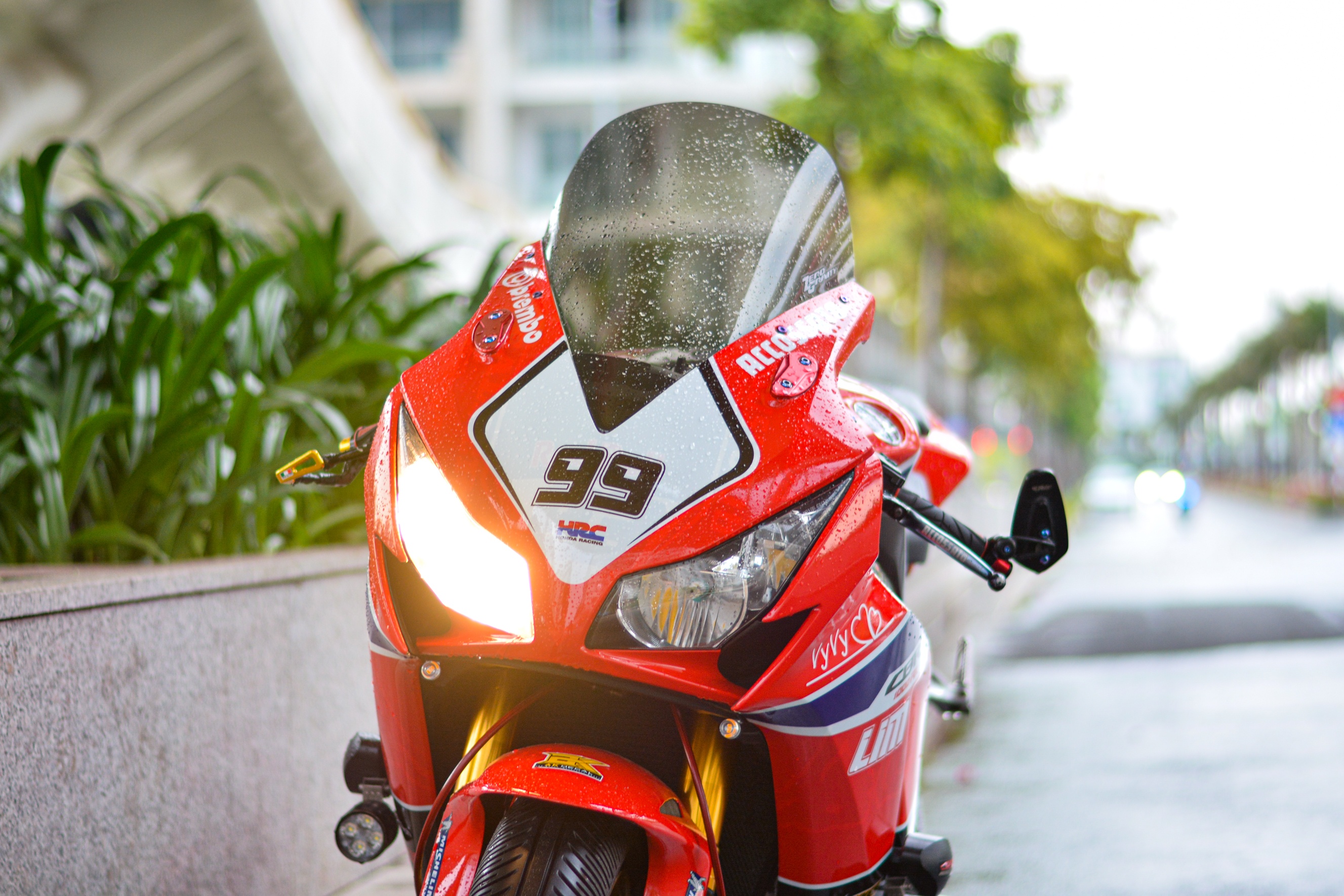 Honda CBR1000RR cùng loạt đồ chơi đắt tiền ảnh 3 Honda CBR1000RR cung loat do choi dat tien anh 3