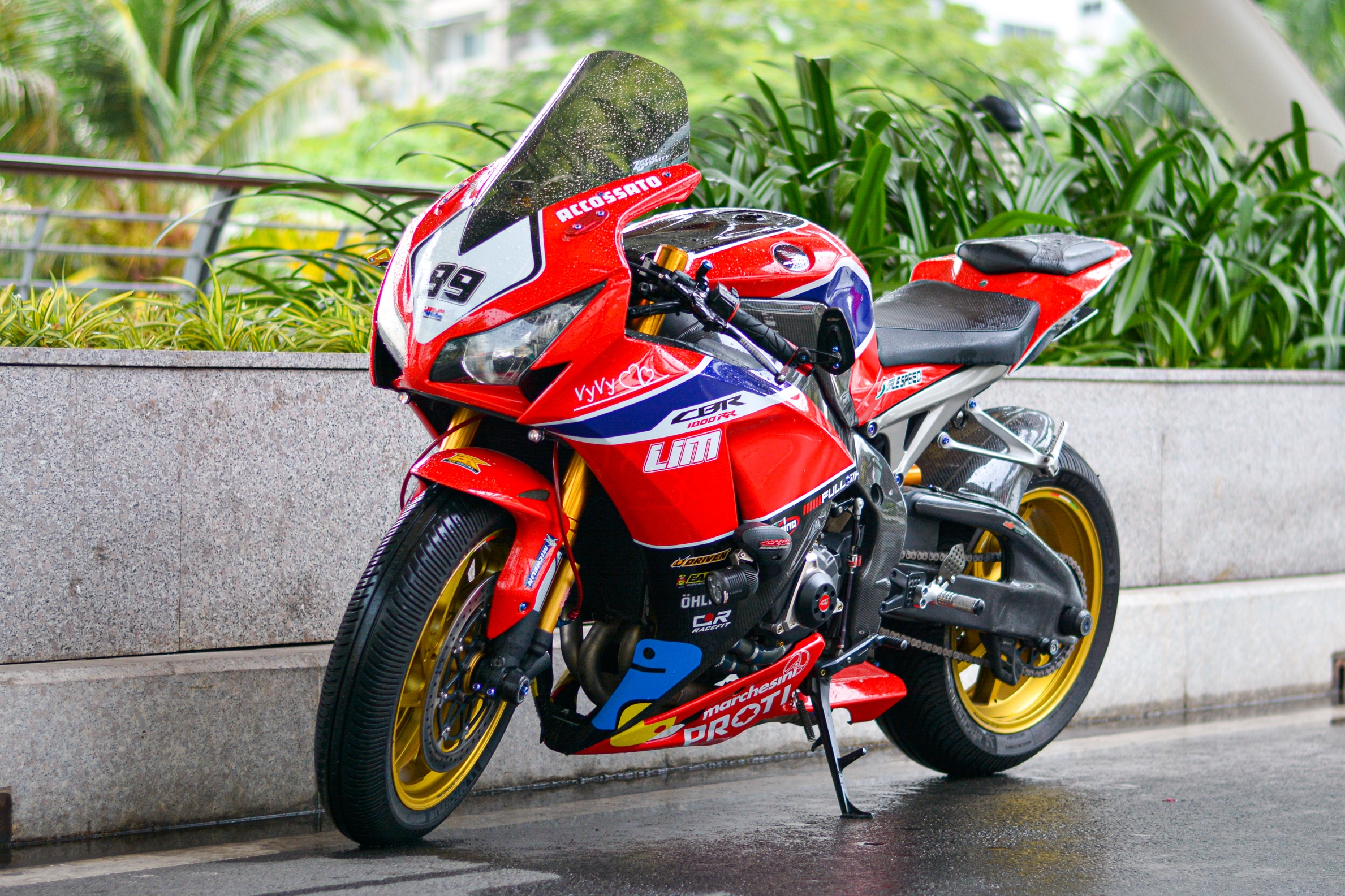 Honda CBR1000RR cùng loạt đồ chơi đắt tiền ảnh 1 Honda CBR1000RR cung loat do choi dat tien anh 1