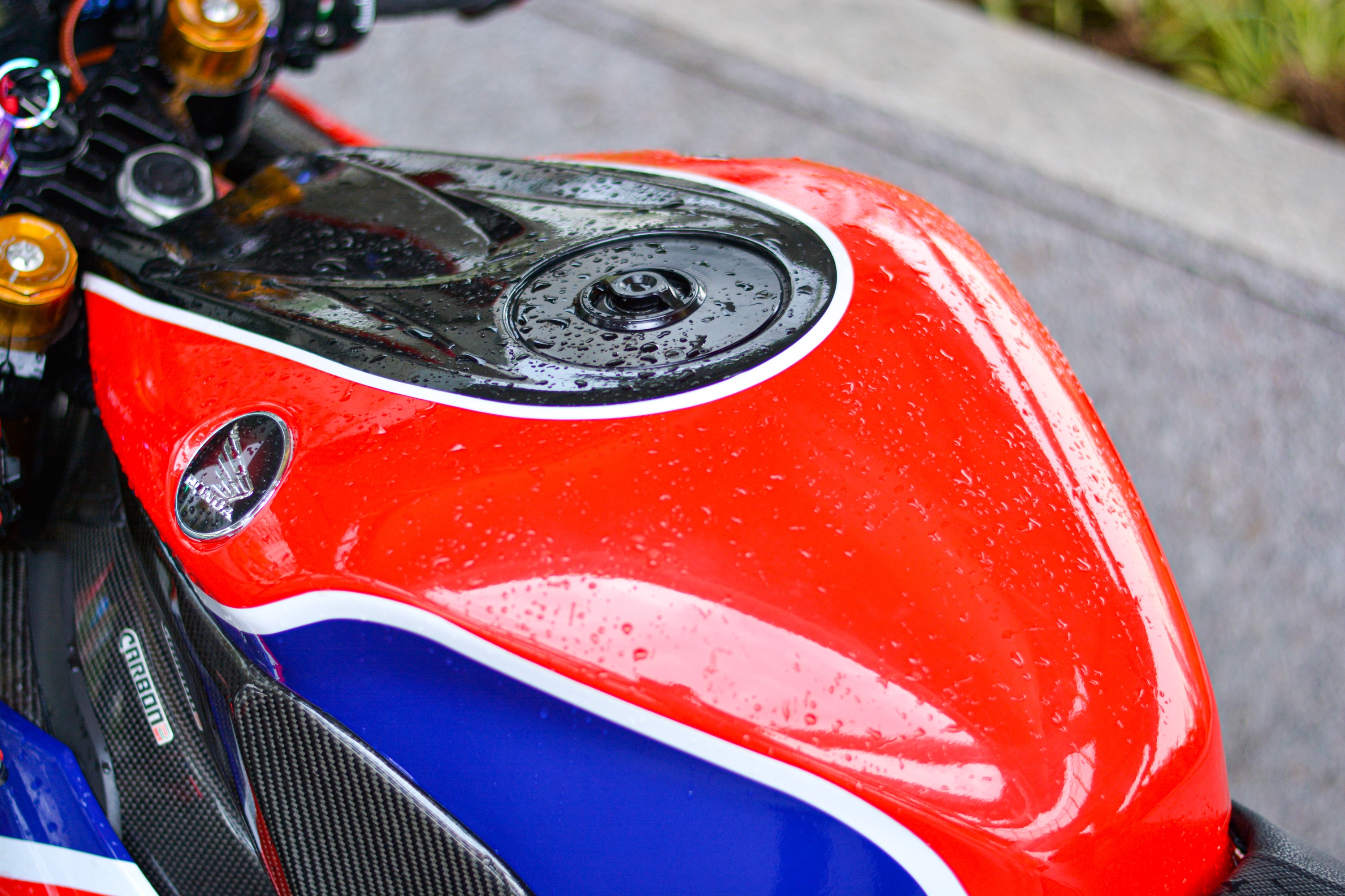 Honda CBR1000RR cùng loạt đồ chơi đắt tiền ảnh 9 Honda CBR1000RR cung loat do choi dat tien anh 9