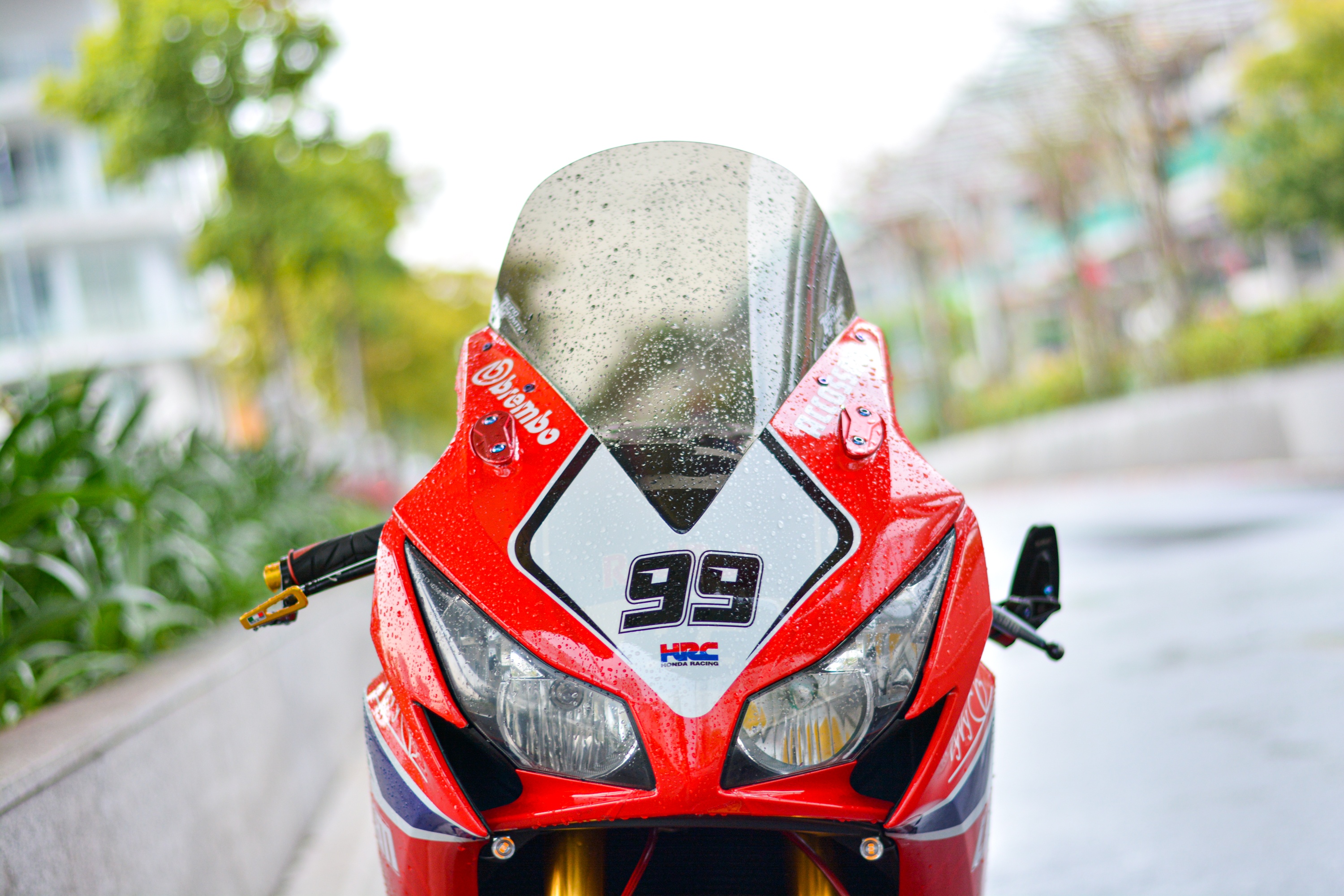 Honda CBR1000RR cùng loạt đồ chơi đắt tiền ảnh 4 Honda CBR1000RR cung loat do choi dat tien anh 4