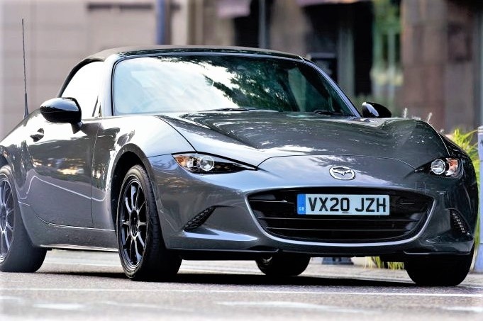 Mazda MX-5 R-Sport ra mat, xe the thao 2 cua gioi han 150 chiec hinh anh