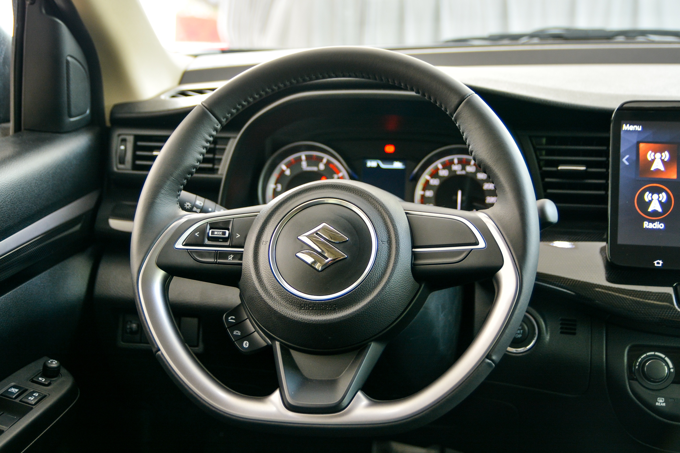 Can canh Suzuki XL7 vua ve dai ly anh 8