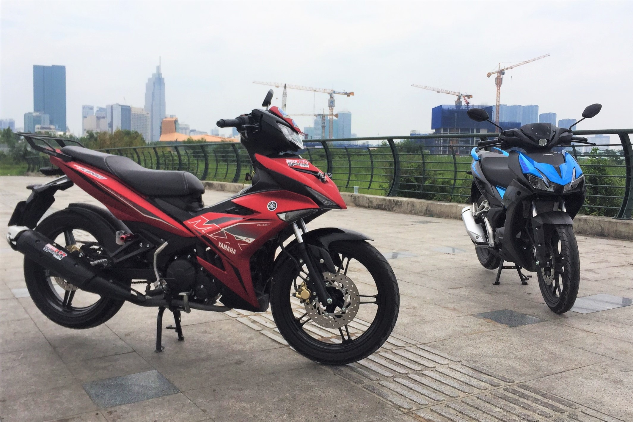 Tai sao xe may can phai bat den ban ngay? anh 2