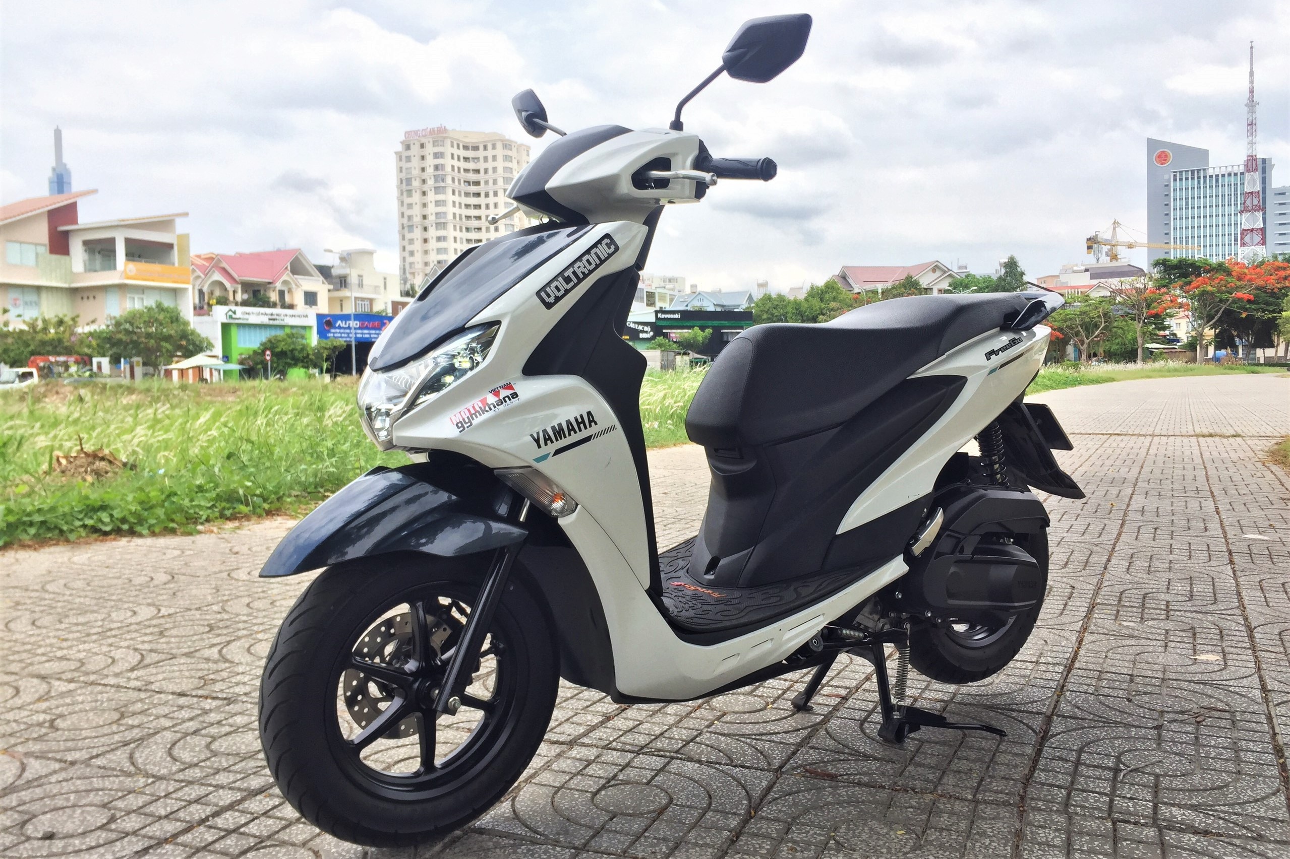 Tai sao xe may can phai bat den ban ngay? anh 4