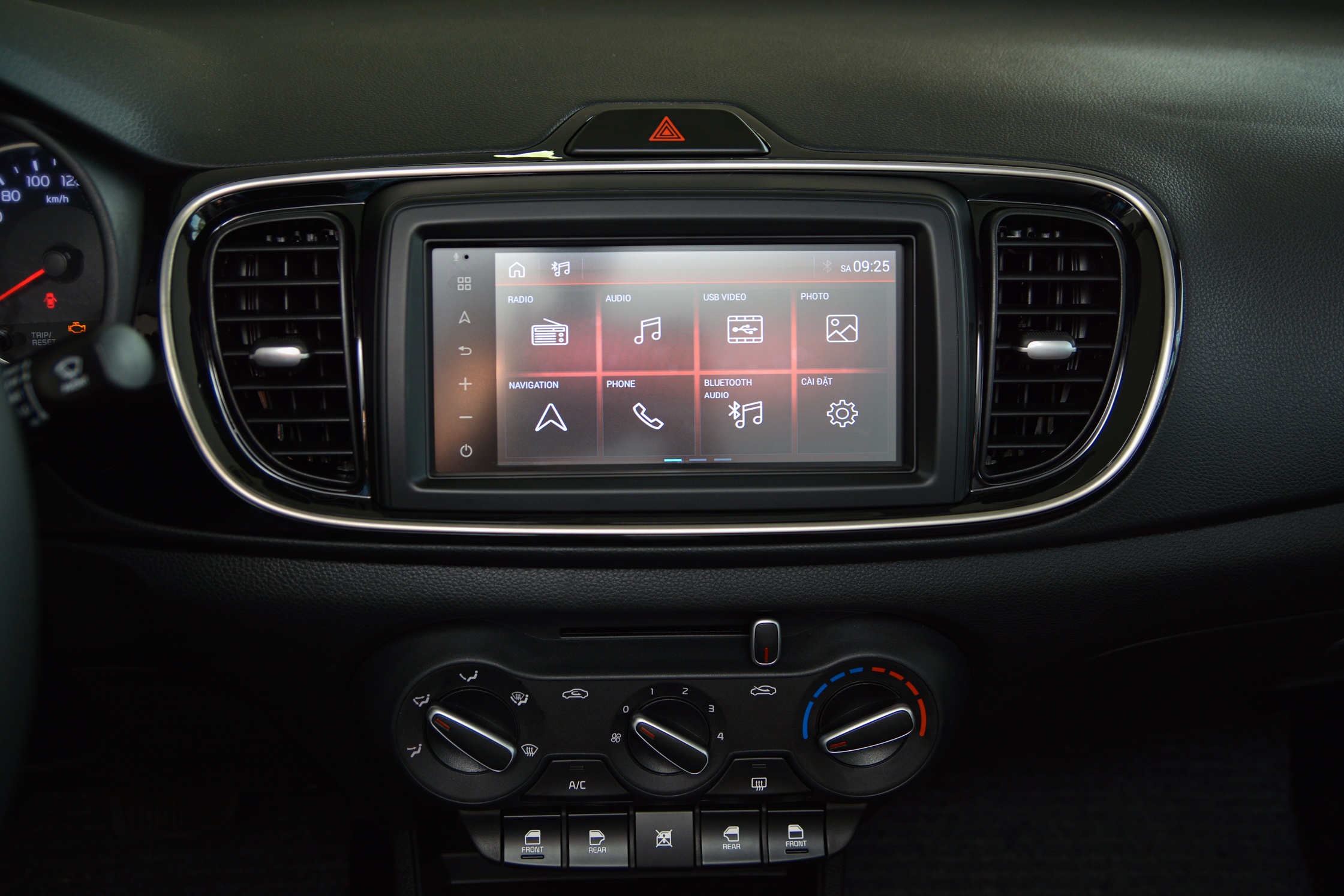 Kia Soluto AT Luxury ve dai ly anh 11