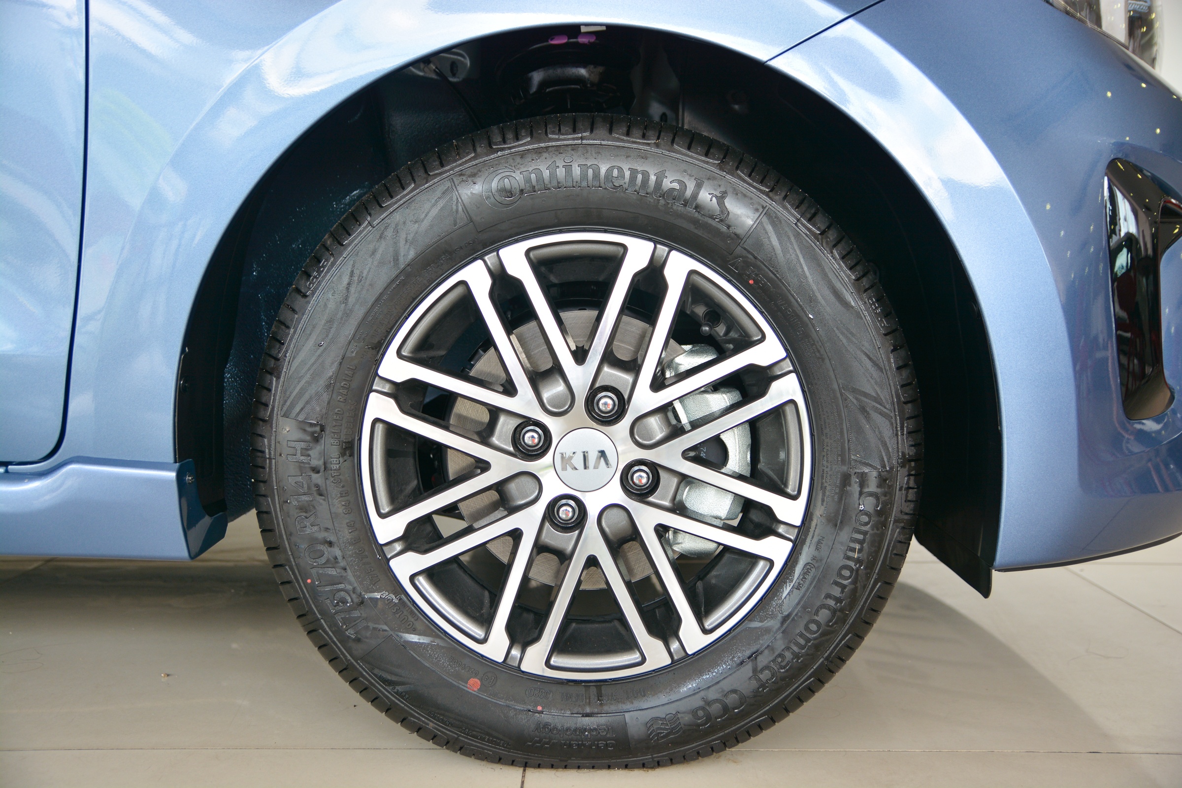 Kia Soluto AT Luxury ve dai ly anh 6